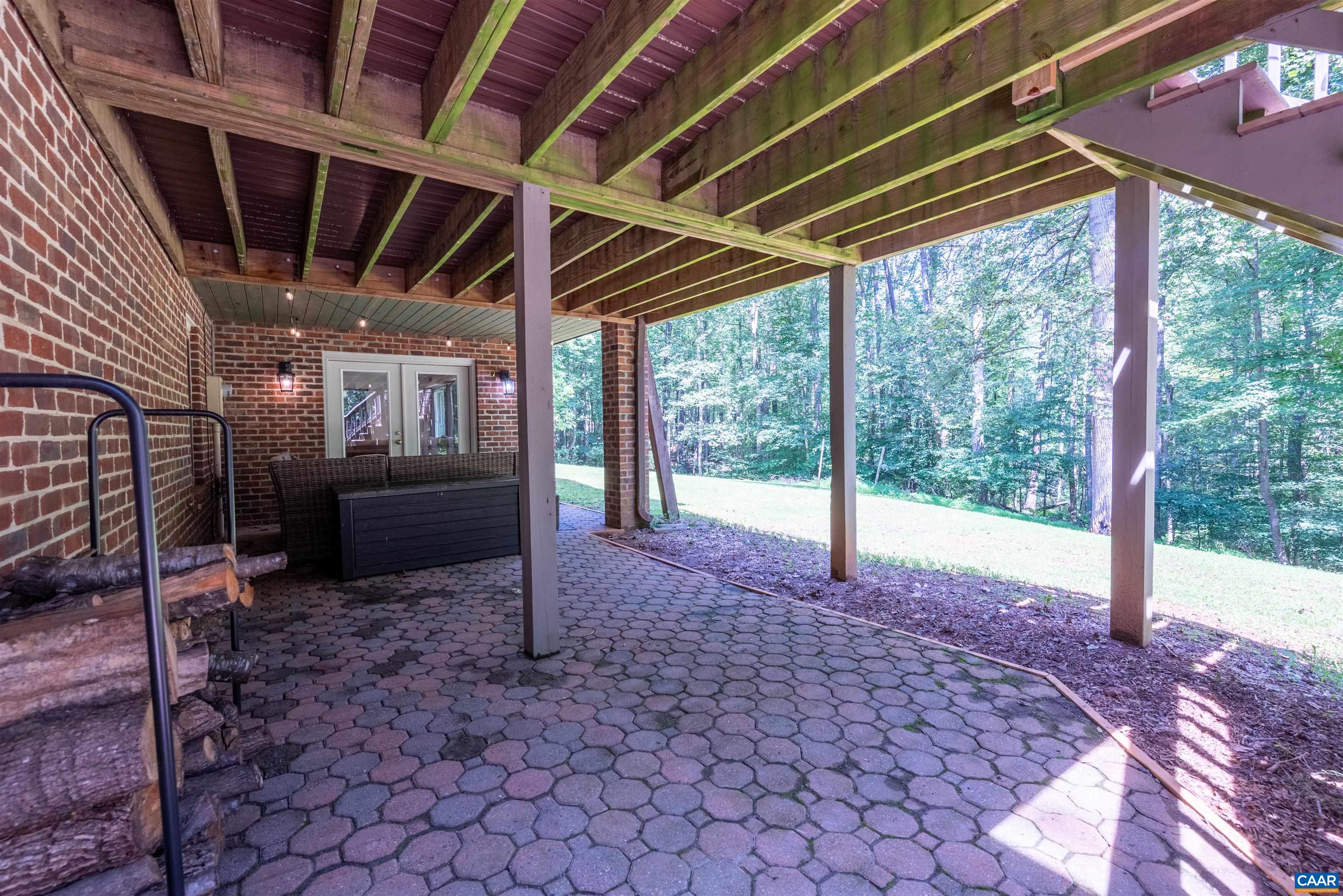 1190 FOX RIDGE DR