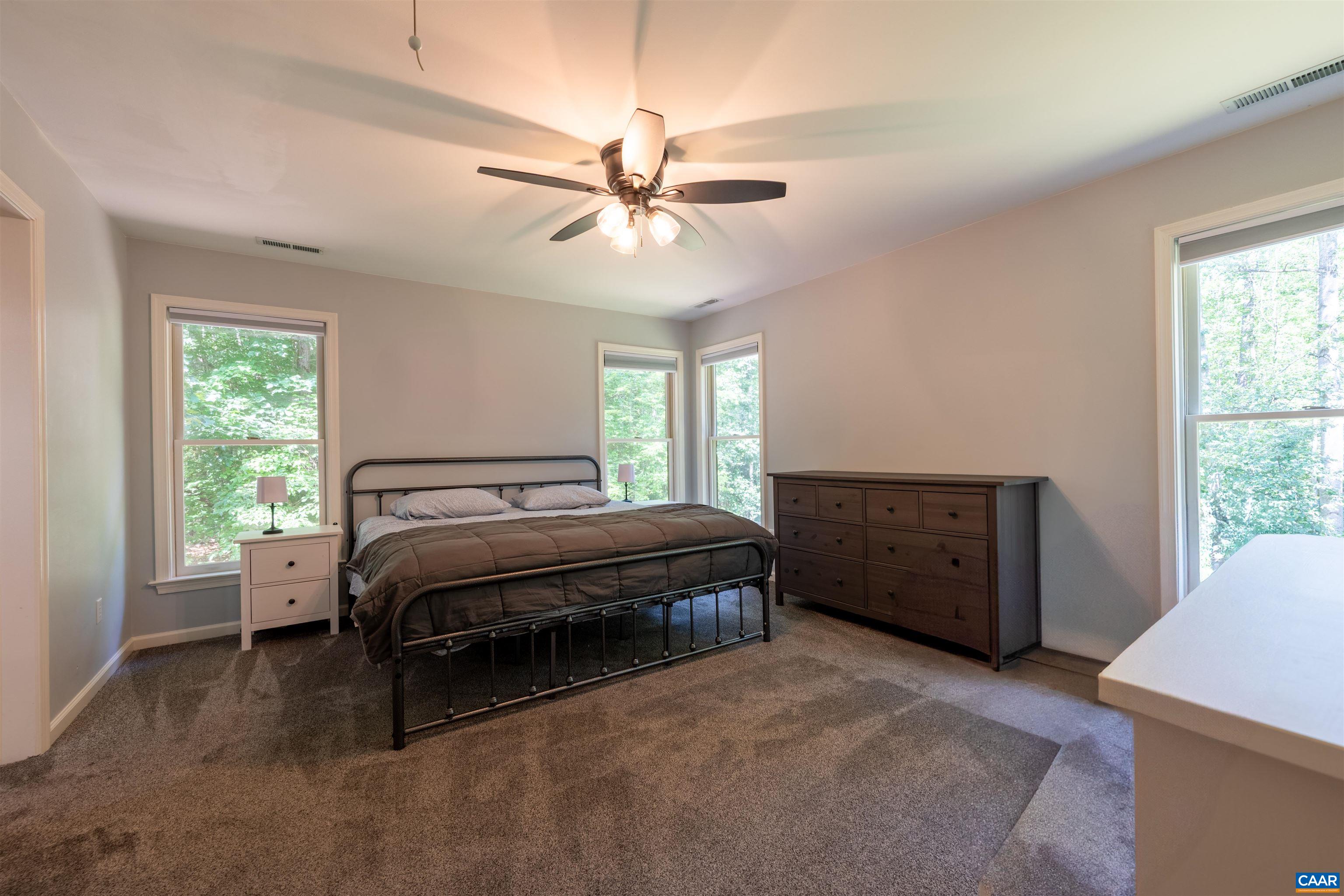 1190 FOX RIDGE DR