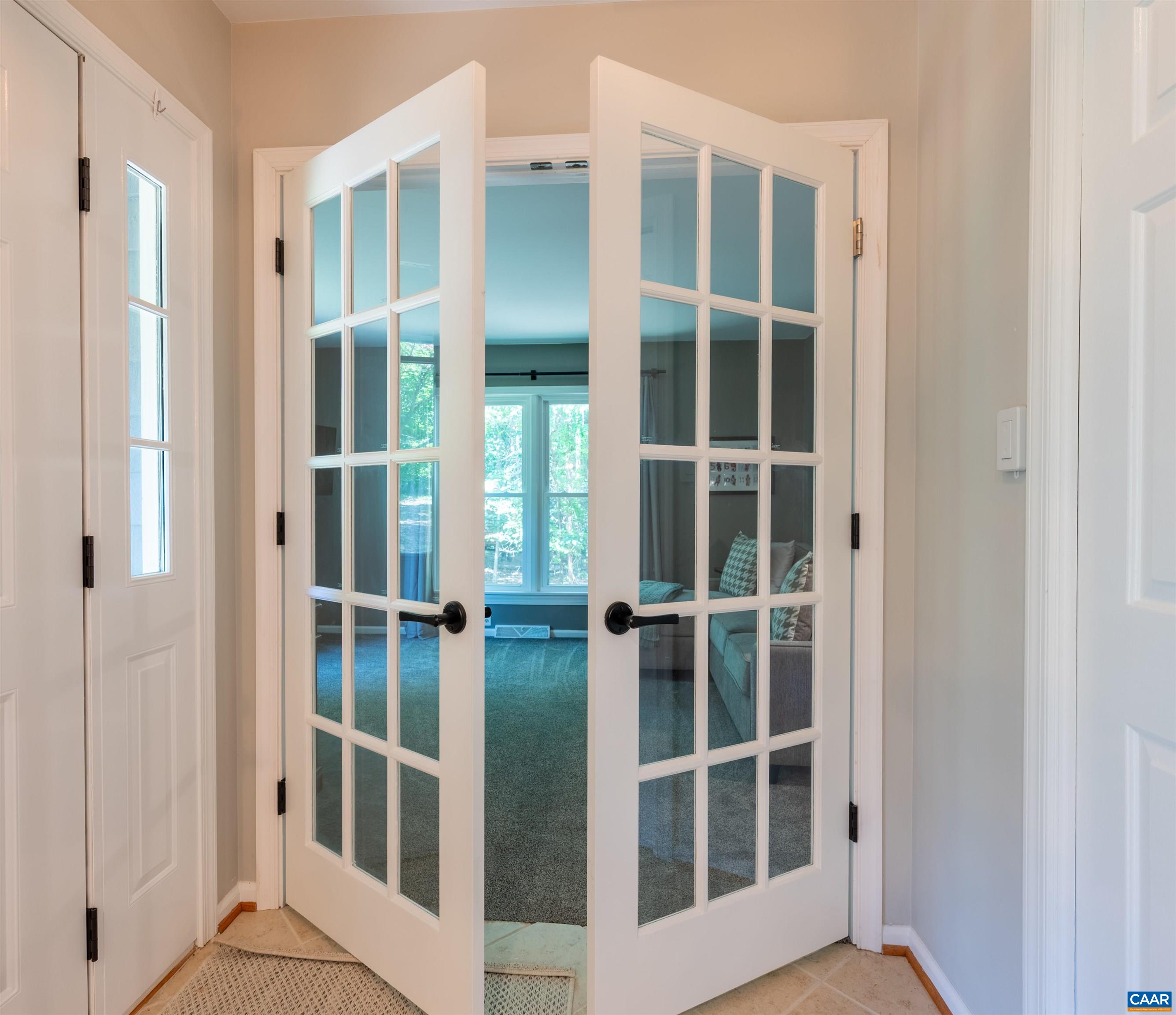 1190 FOX RIDGE DR