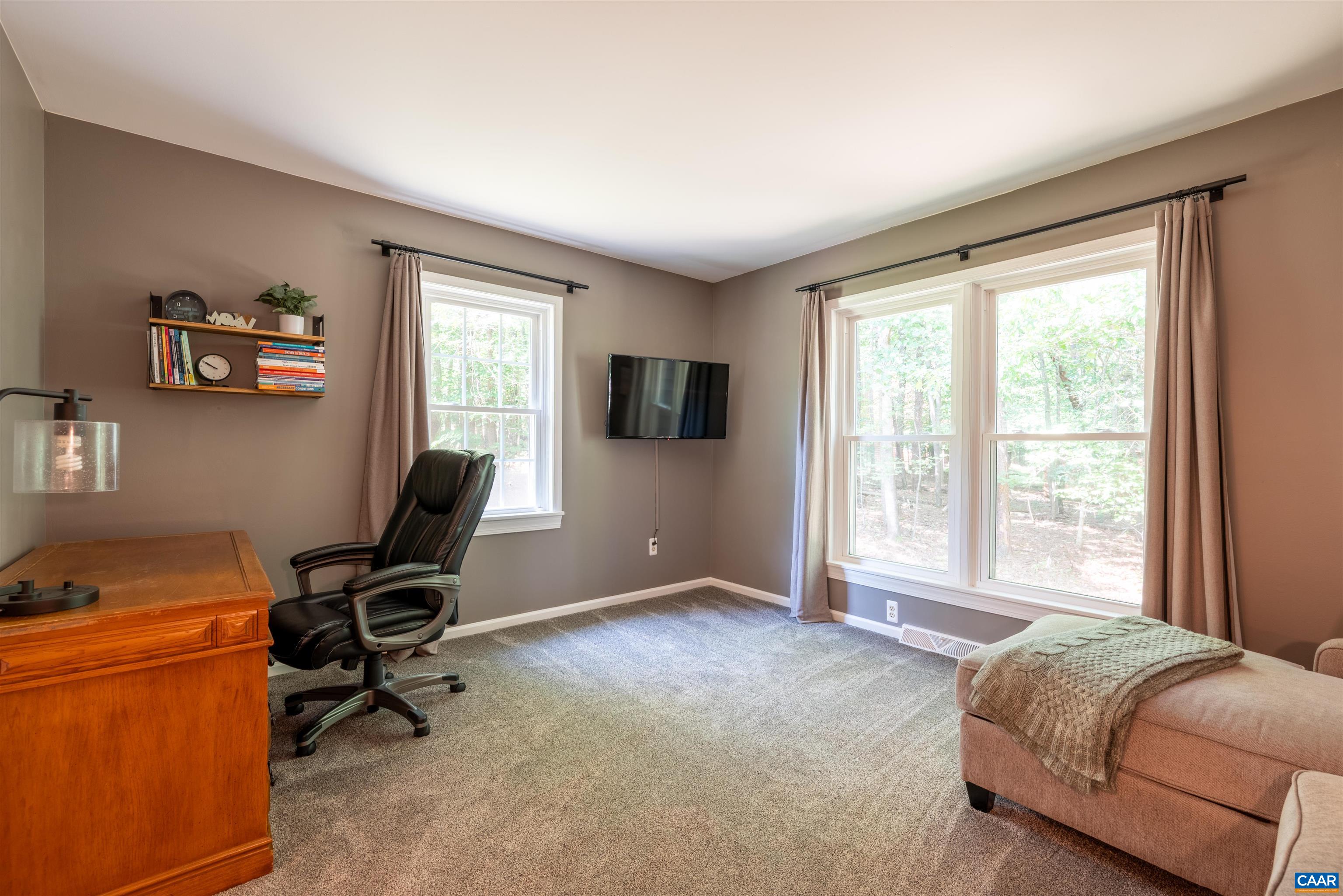 1190 FOX RIDGE DR