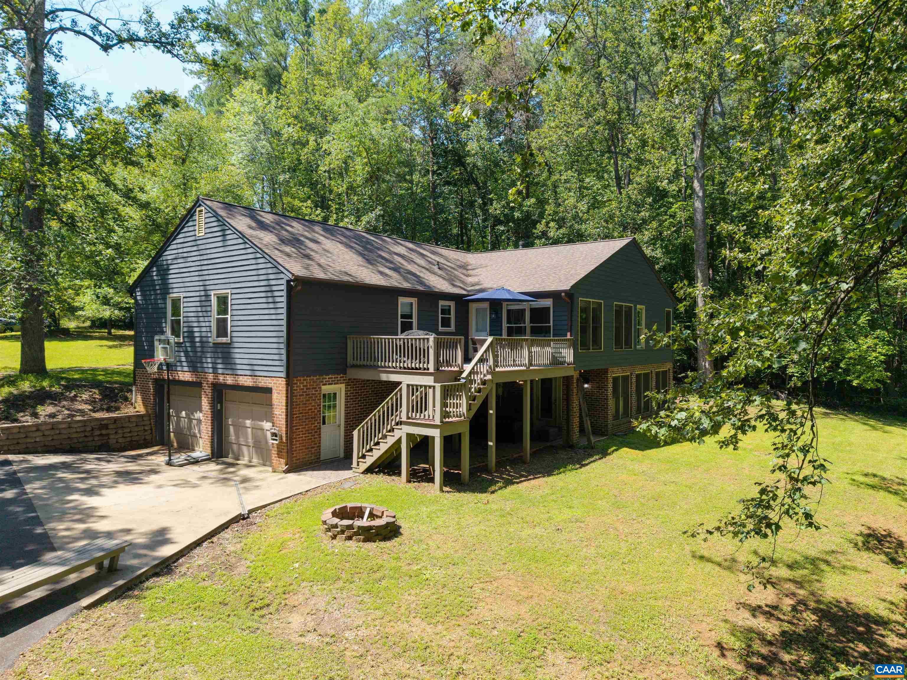 1190 FOX RIDGE DR