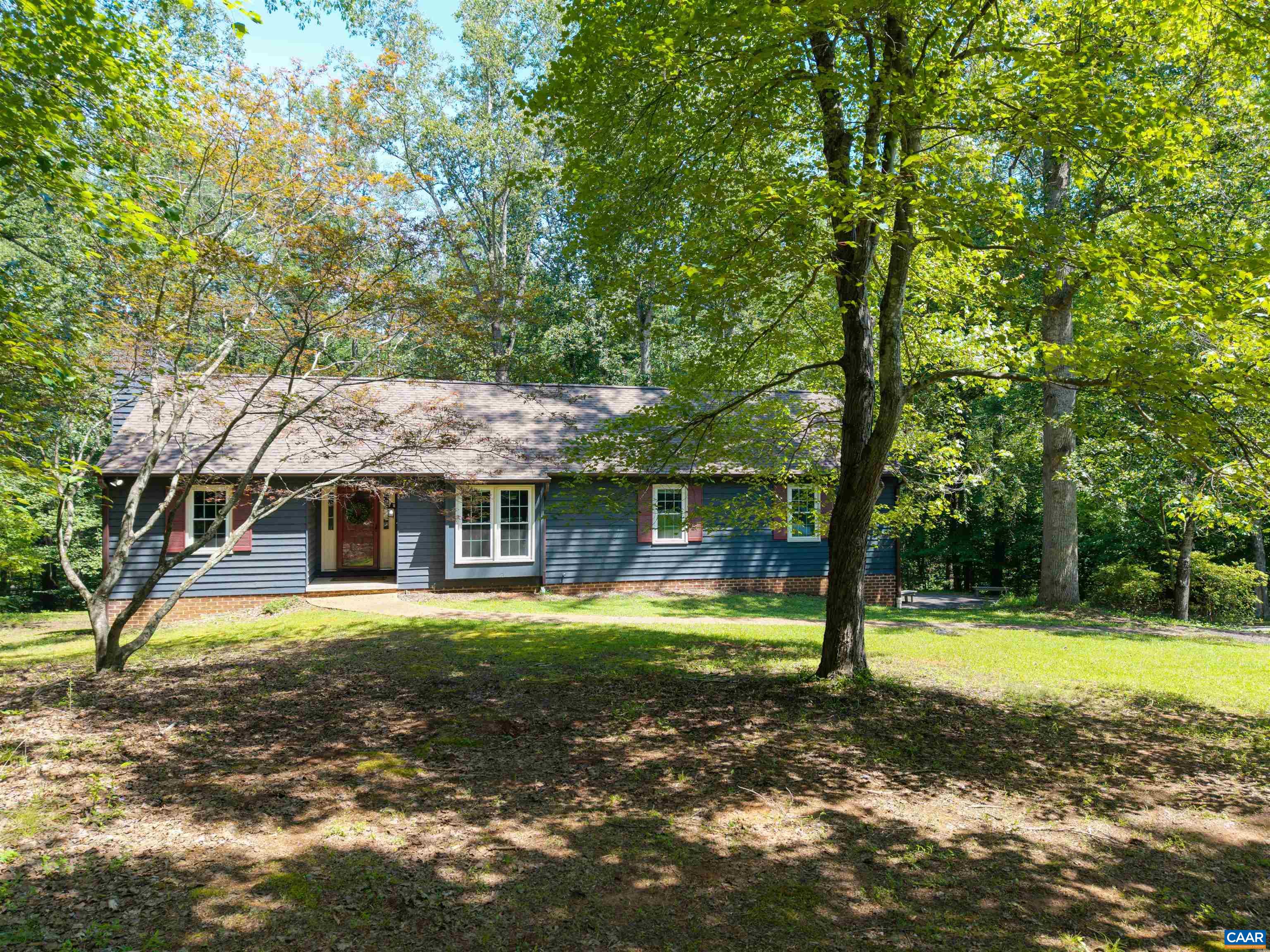 1190 FOX RIDGE DR