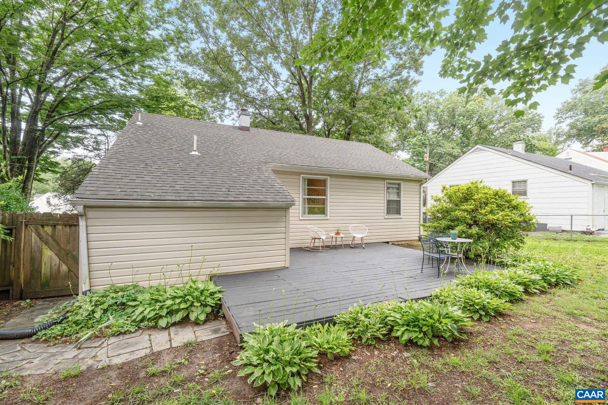 1605 OAKLEAF LN
