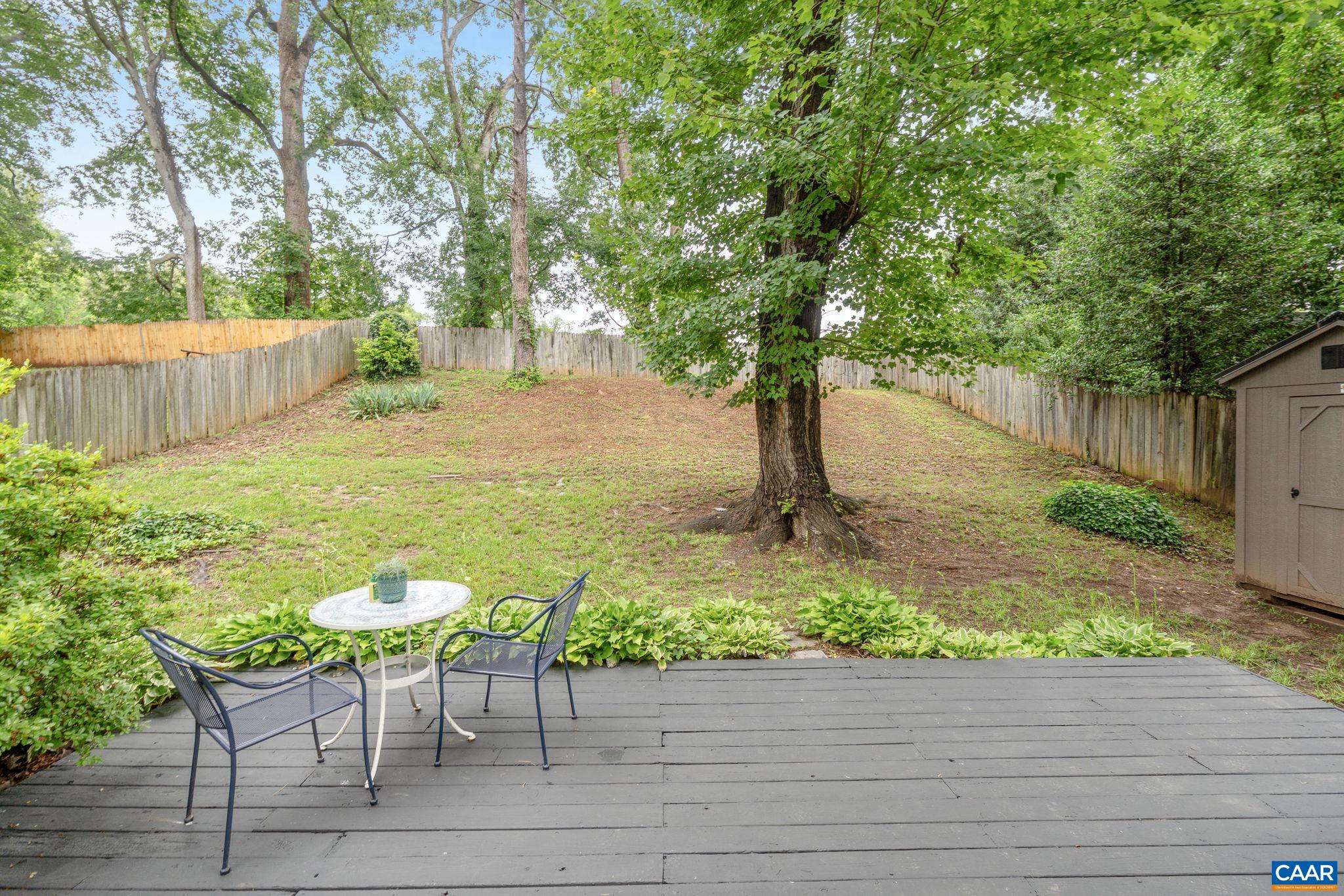 1605 OAKLEAF LN