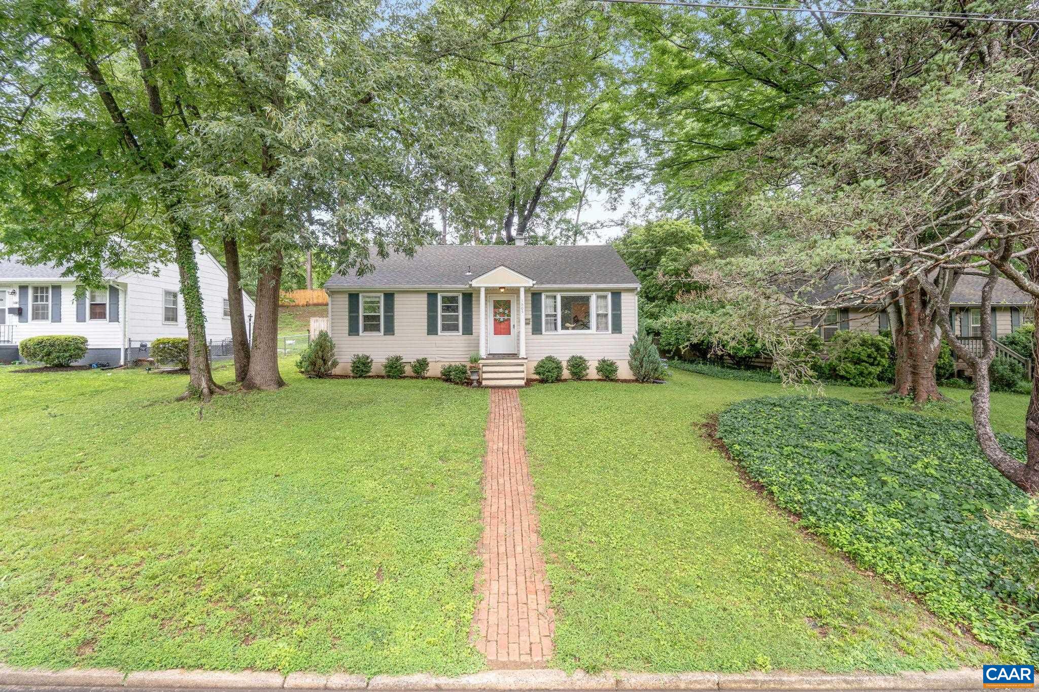 1605 OAKLEAF LN