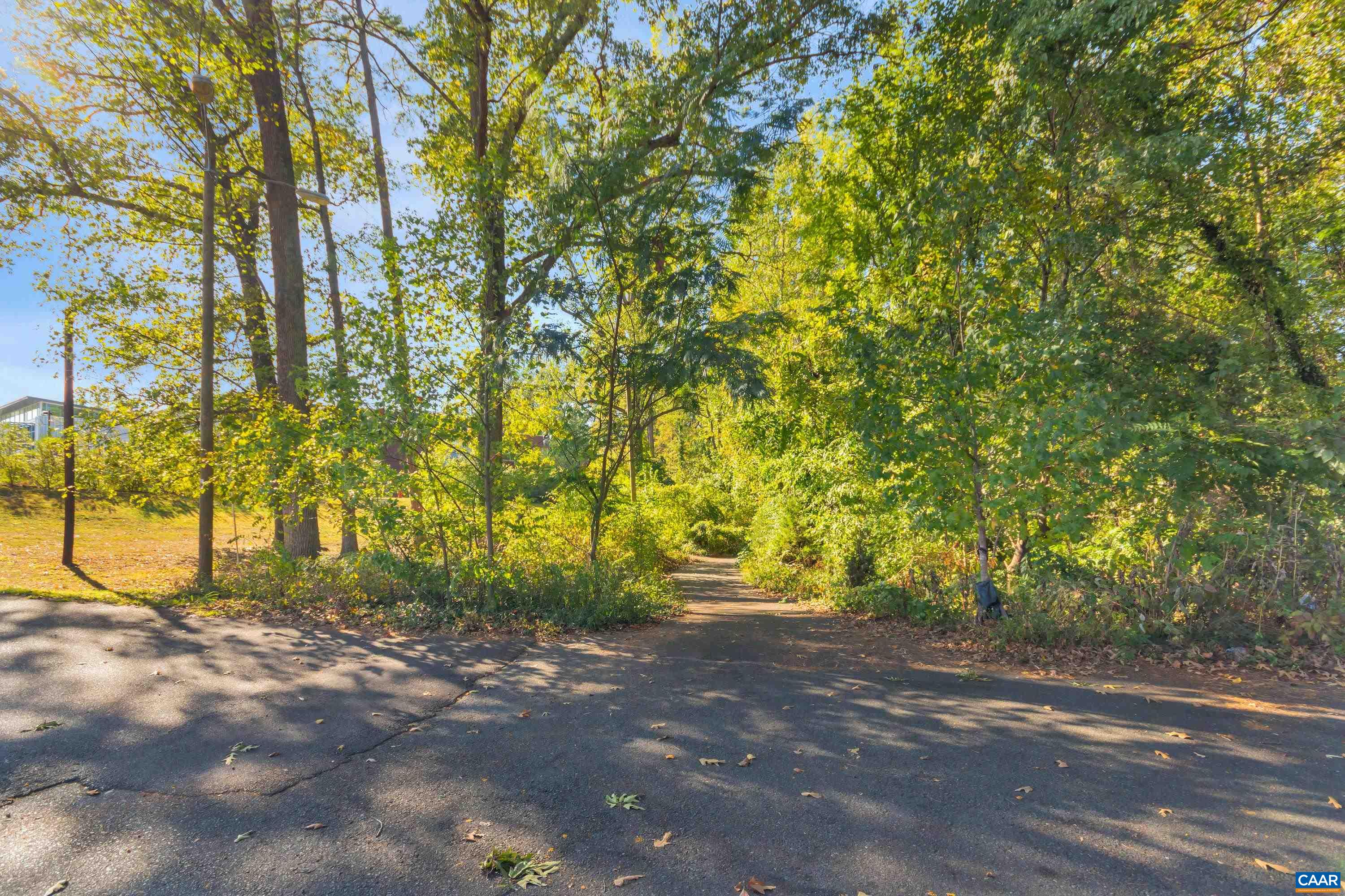 1605 OAKLEAF LN