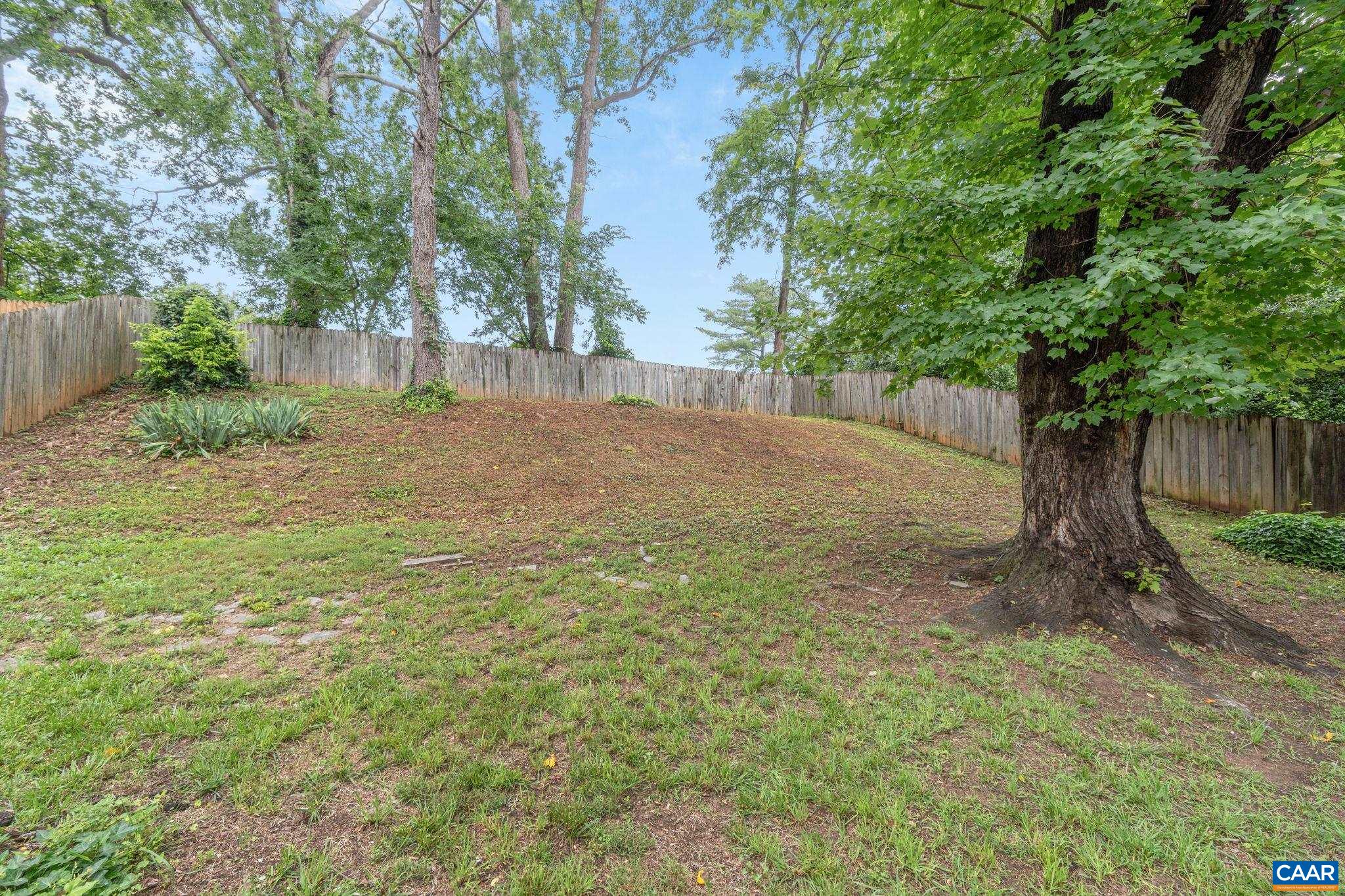 1605 OAKLEAF LN