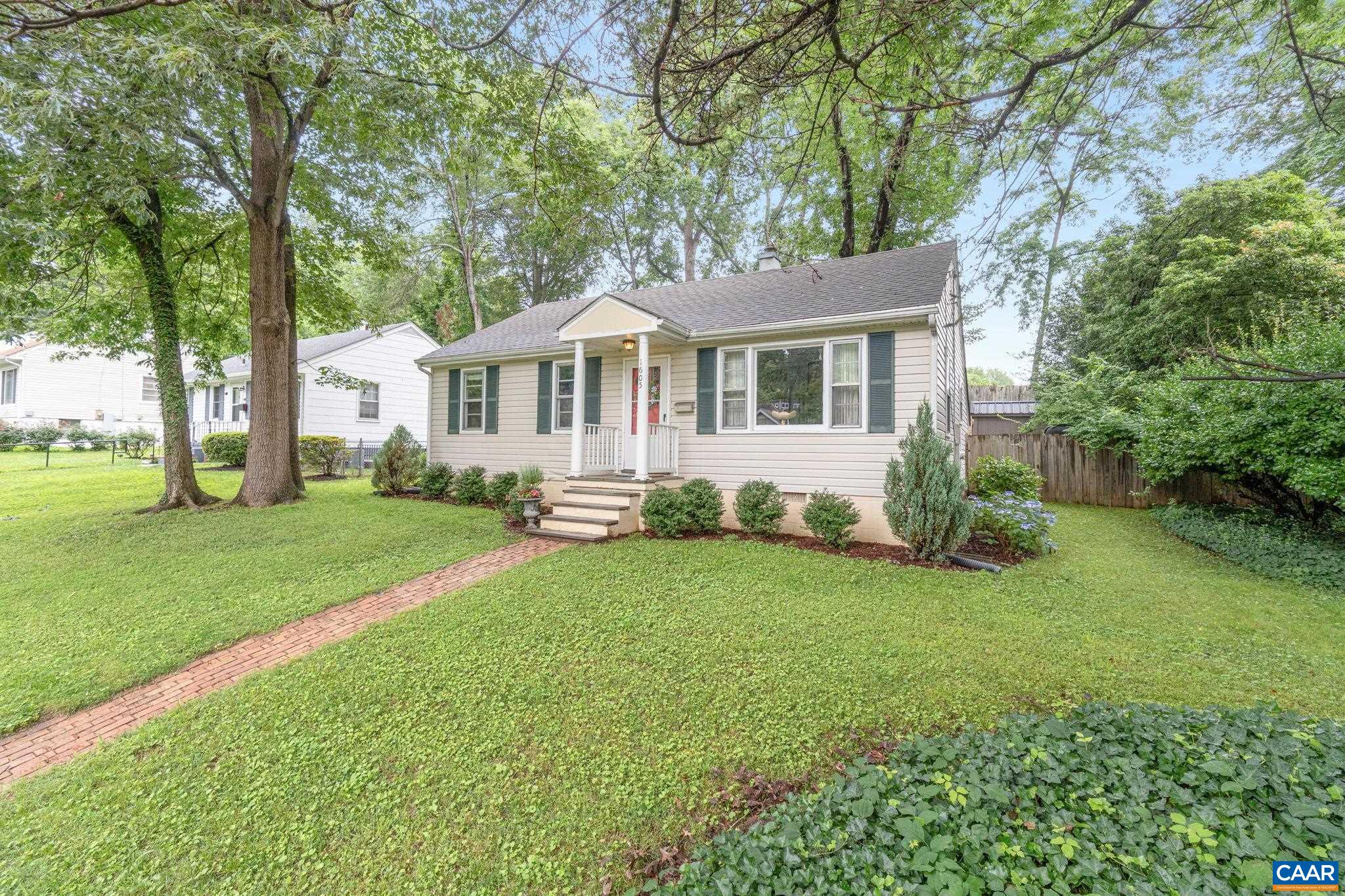 1605 OAKLEAF LN