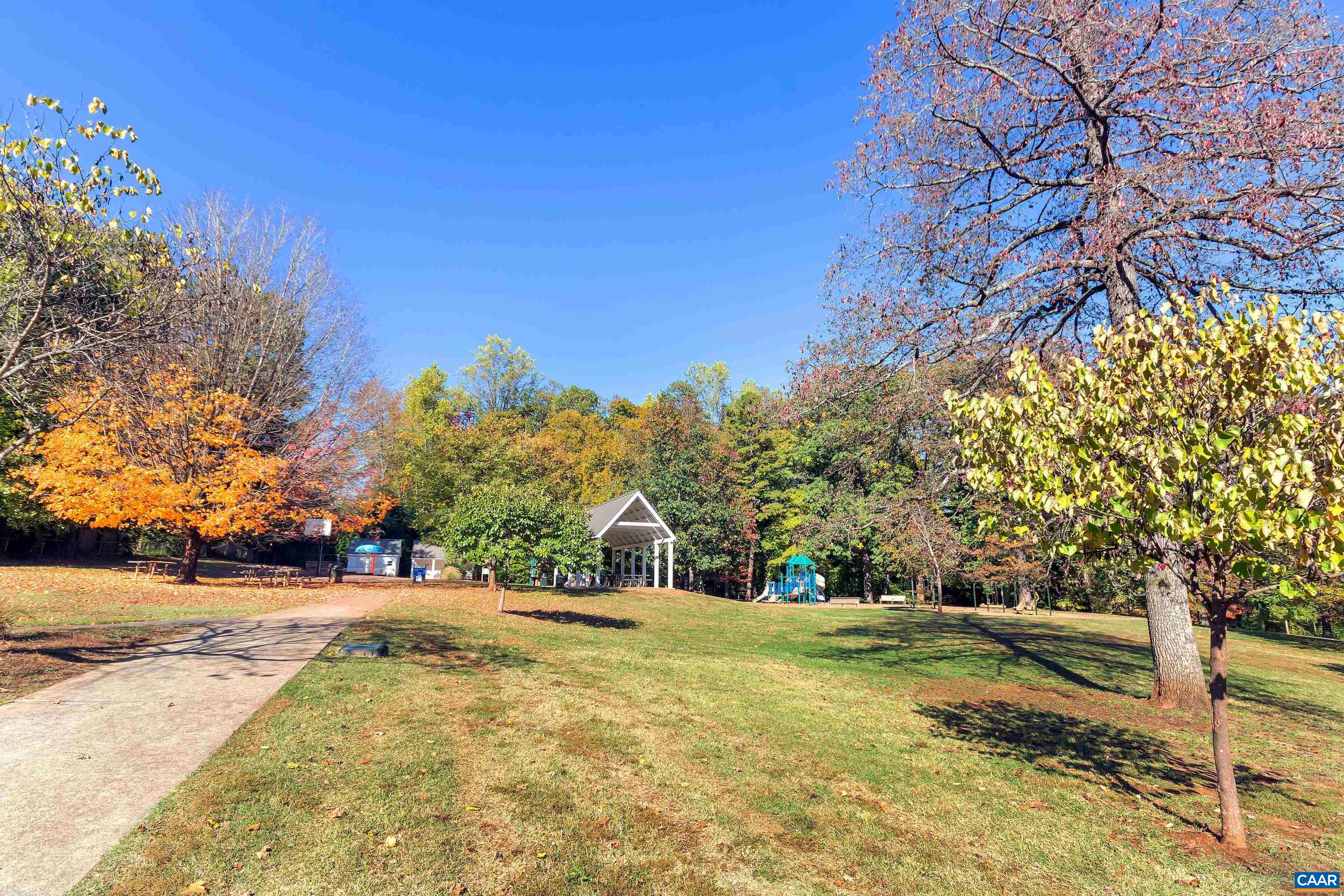 1605 OAKLEAF LN