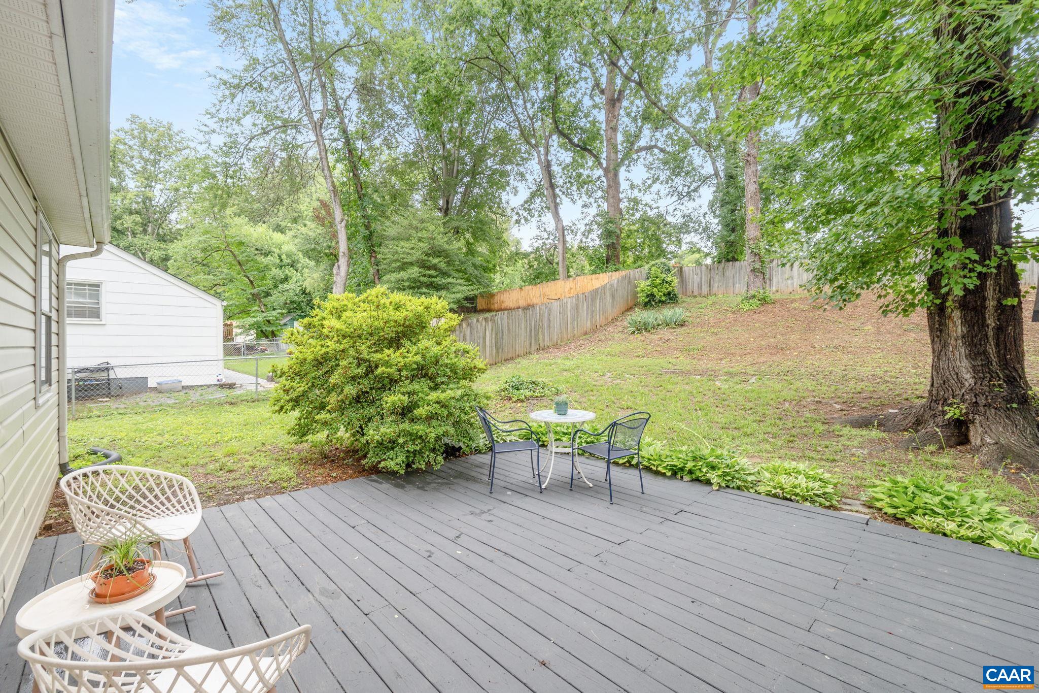 1605 OAKLEAF LN