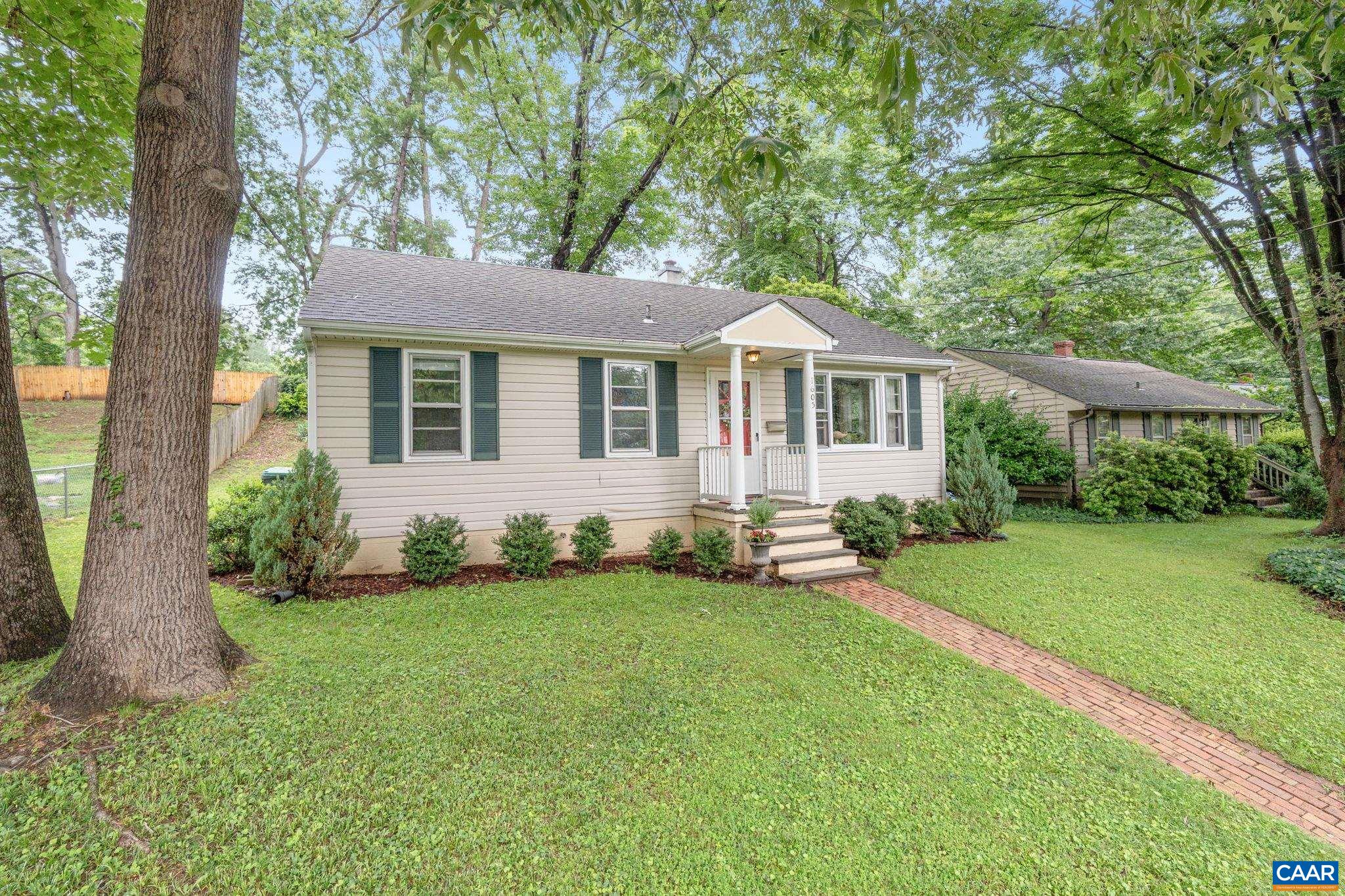 1605 OAKLEAF LN