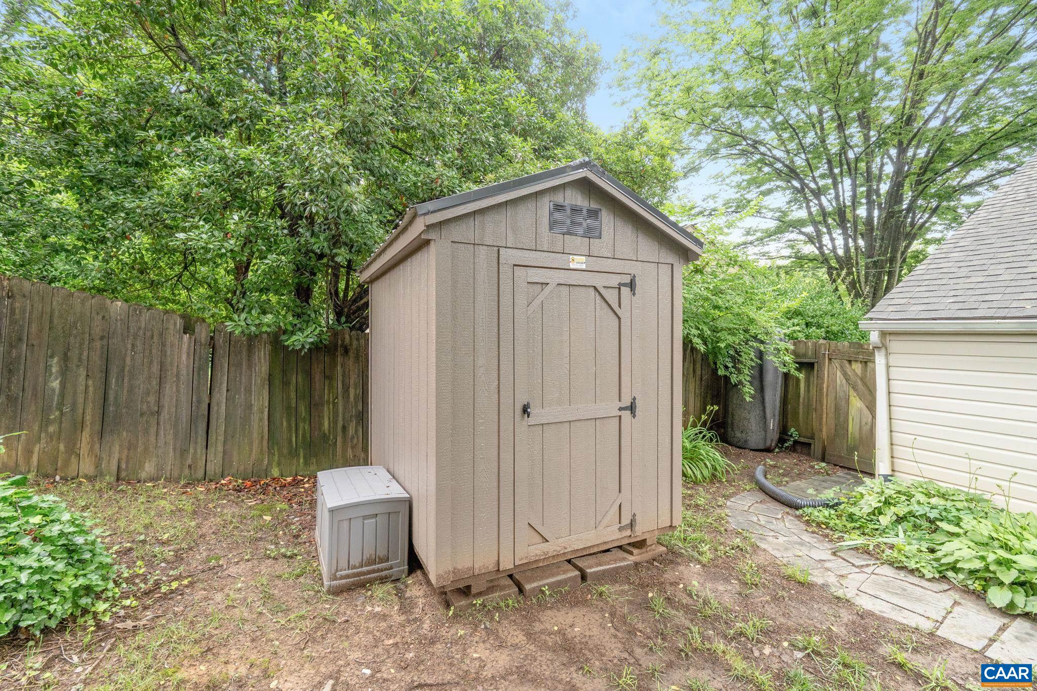 1605 OAKLEAF LN