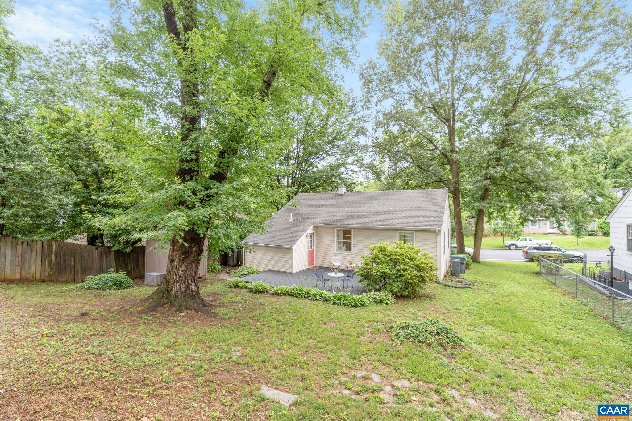 1605 OAKLEAF LN