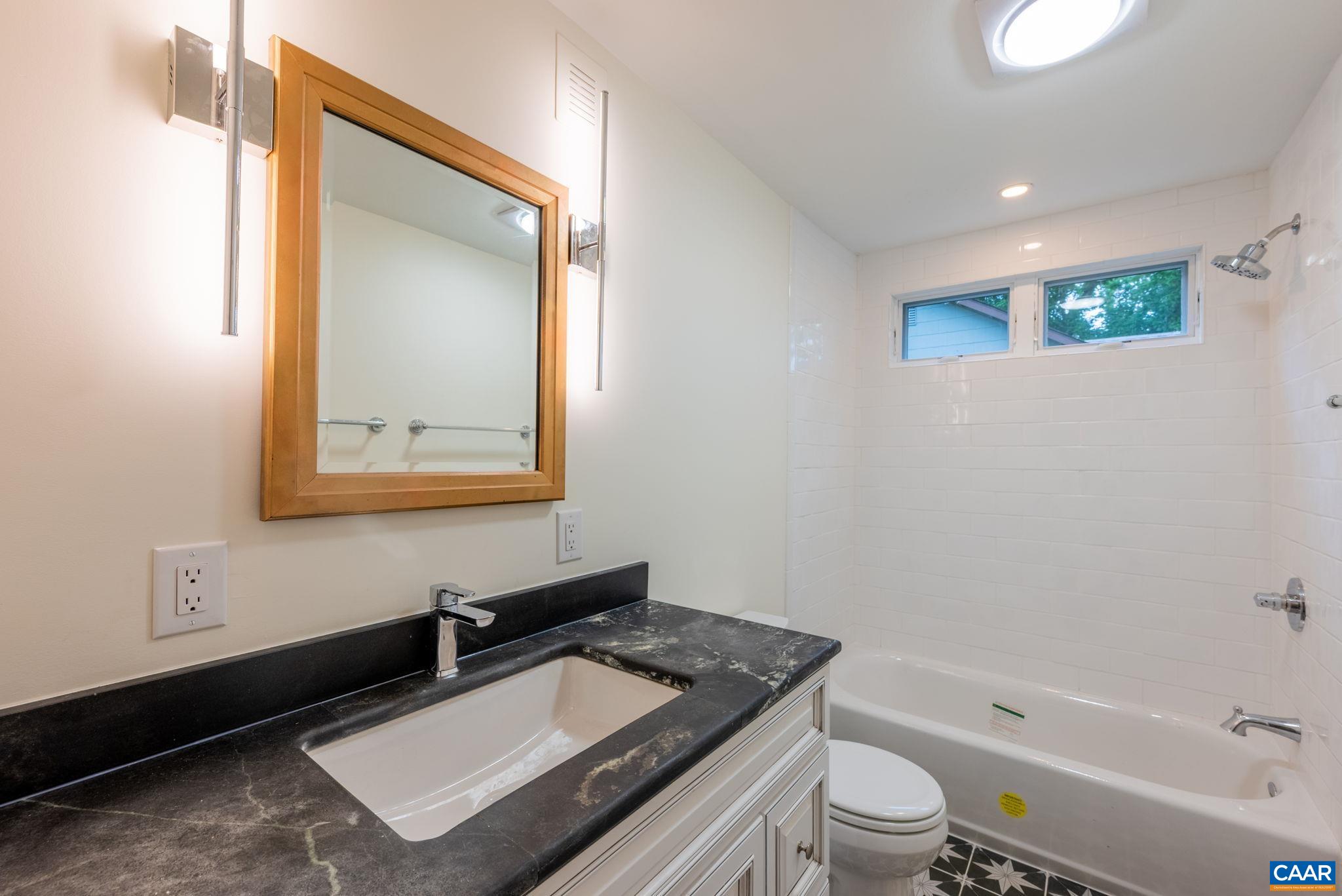 306 NE 13TH ST