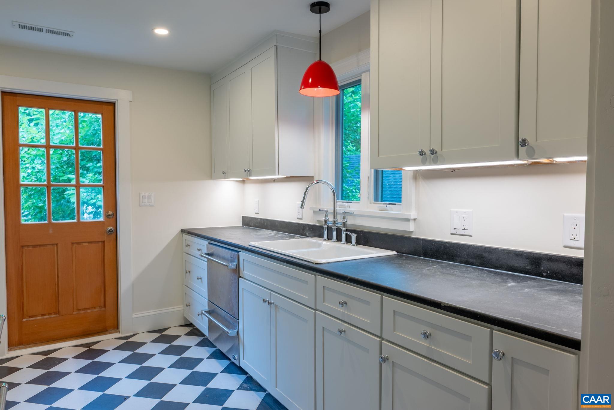 306 NE 13TH ST