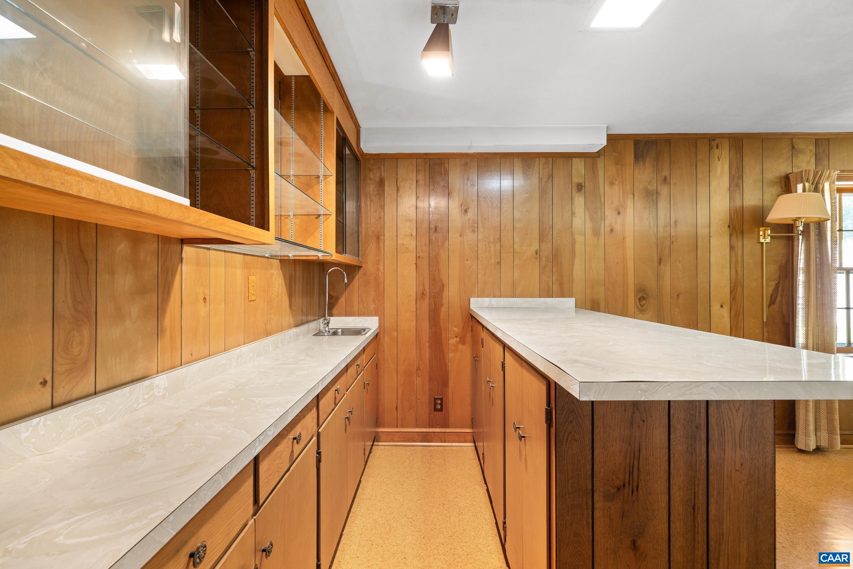 608 DAVIS AVE