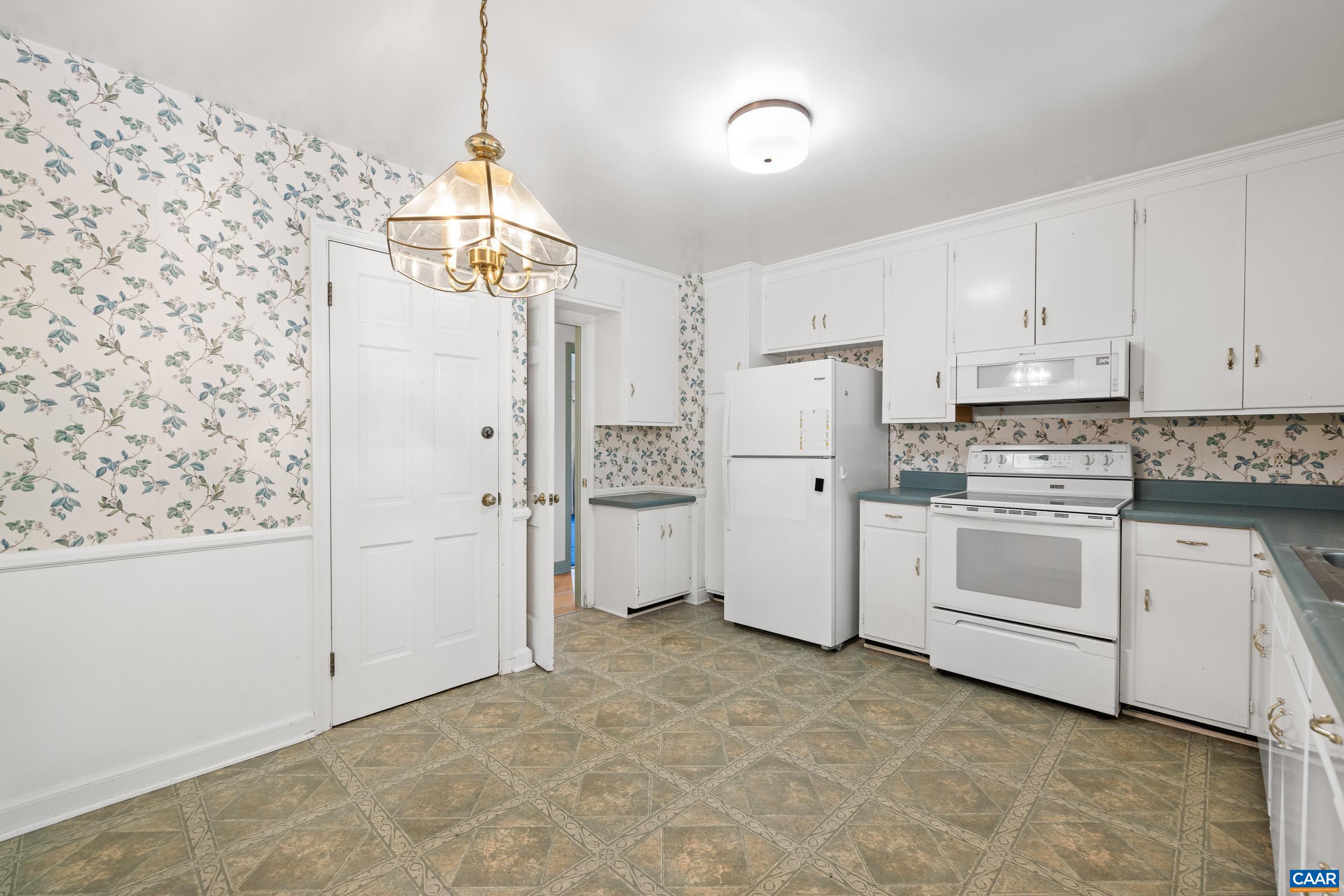 608 DAVIS AVE
