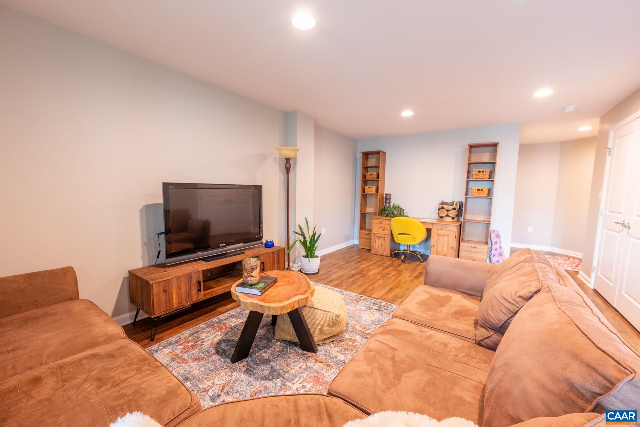2140 ELM TREE KNOLL
