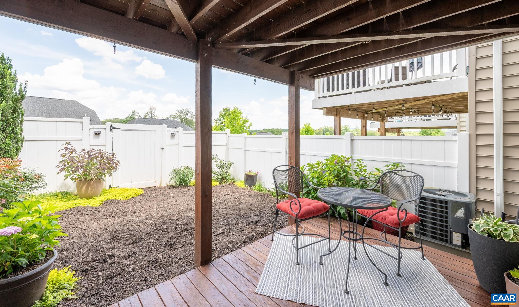 2140 ELM TREE KNOLL