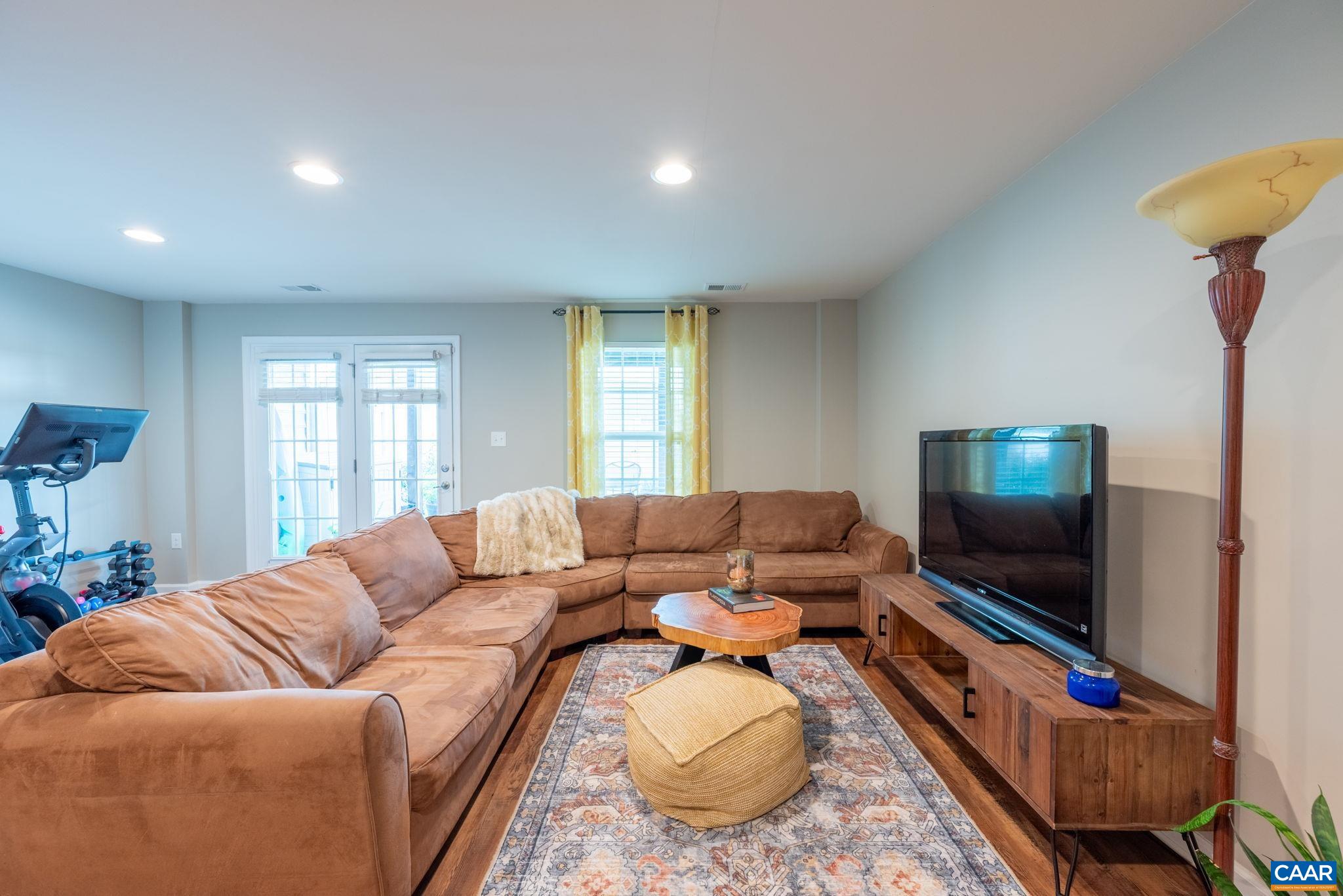 2140 ELM TREE KNOLL