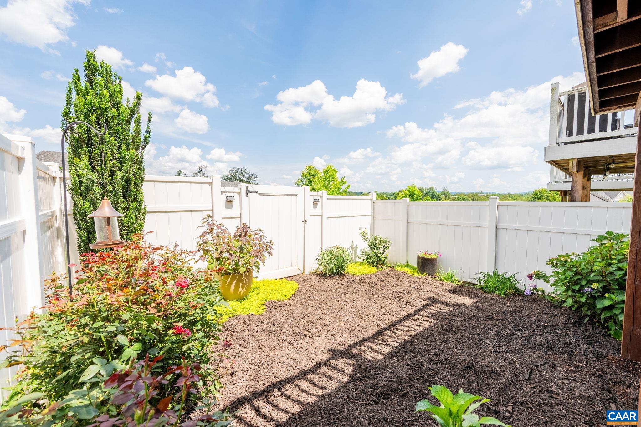 2140 ELM TREE KNOLL