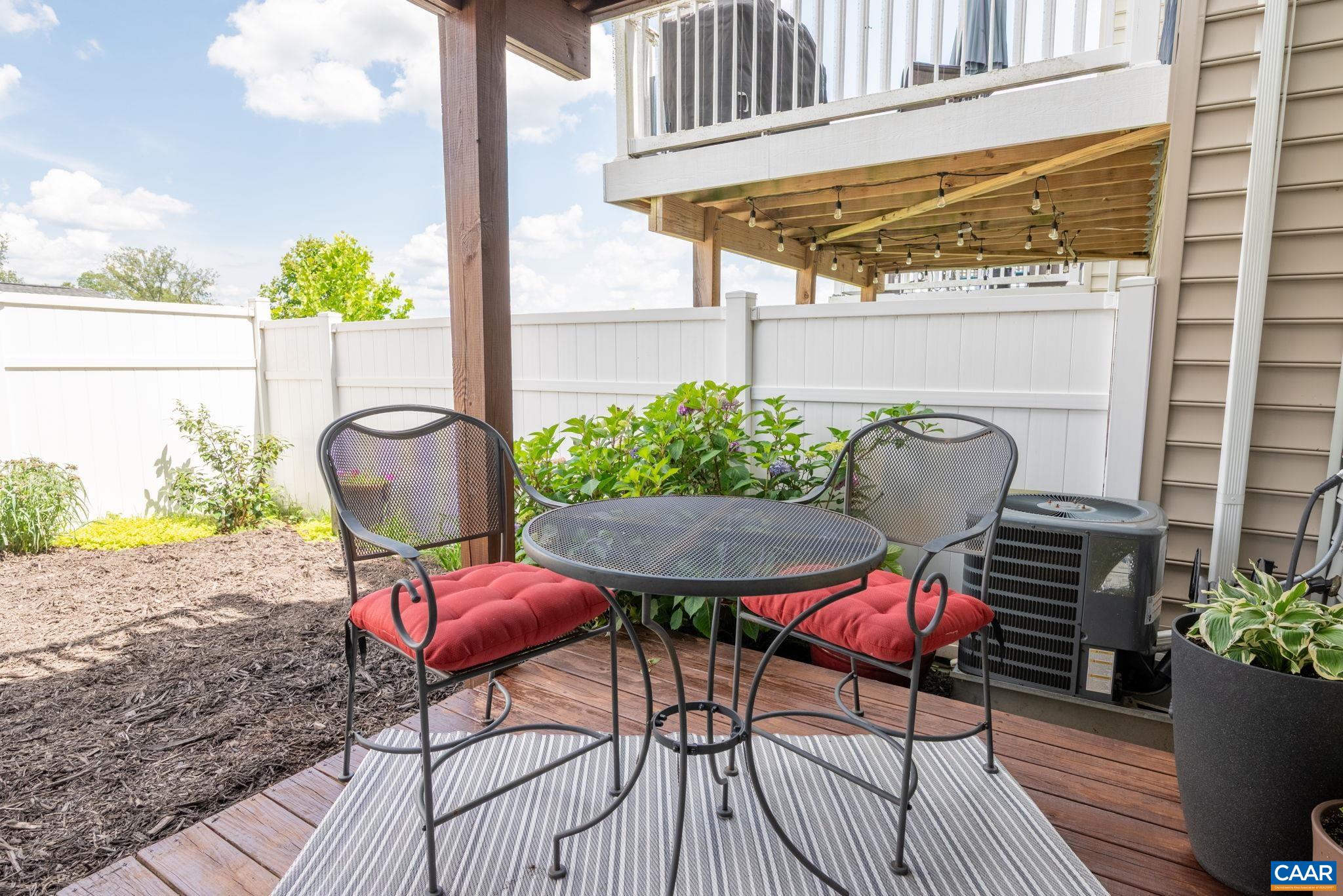 2140 ELM TREE KNOLL