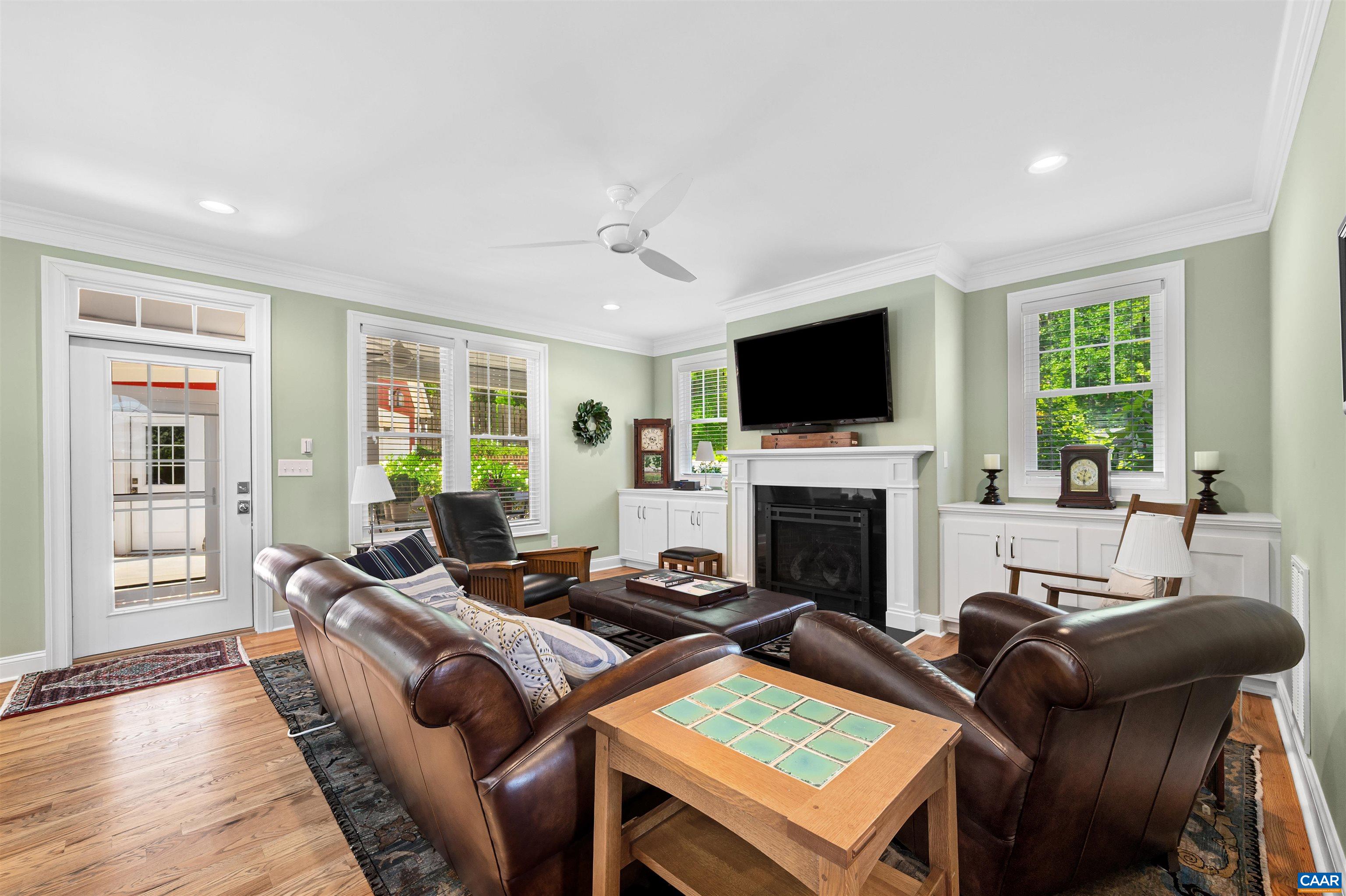100 OAK LAWN DR