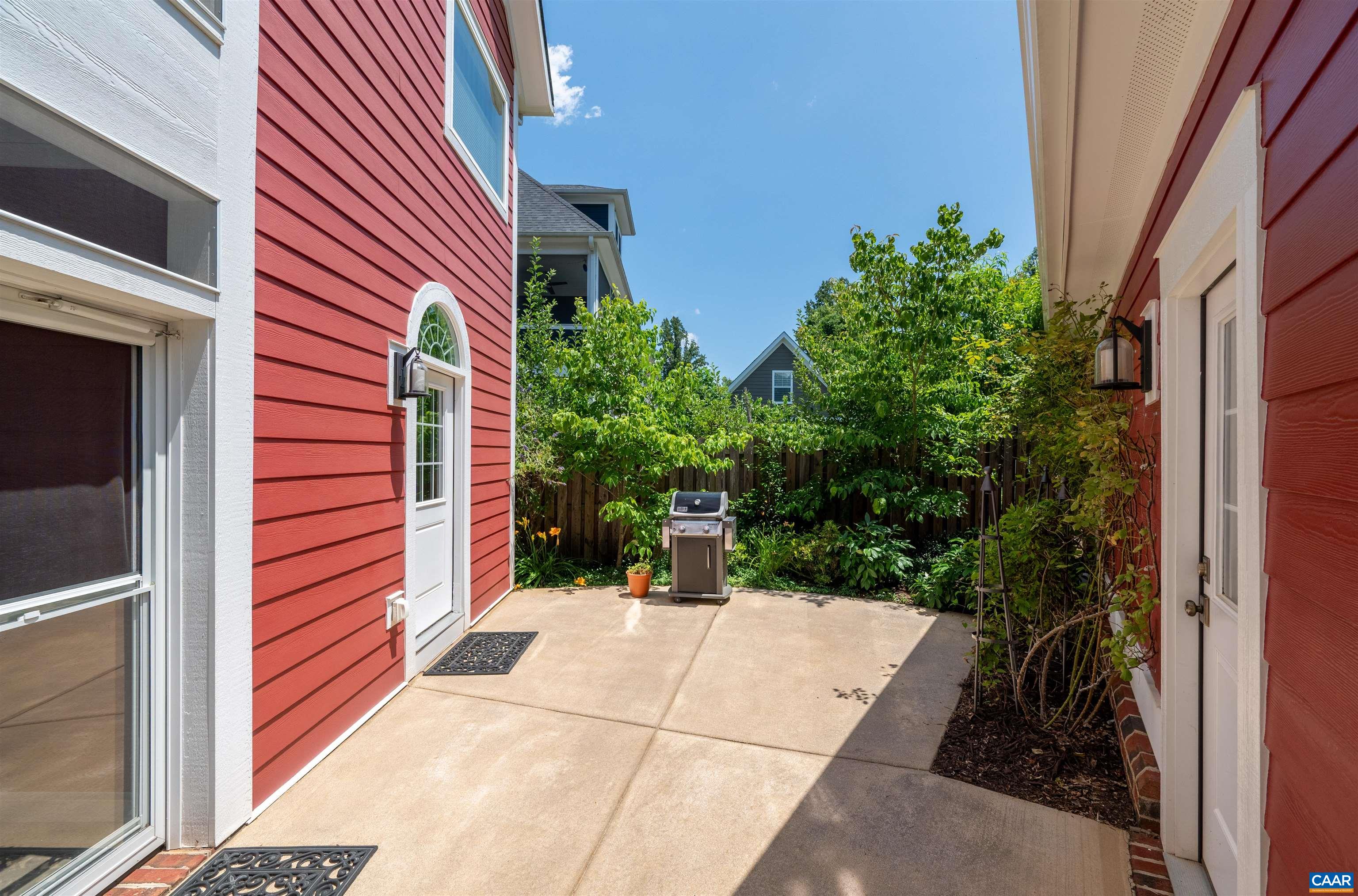 100 OAK LAWN DR
