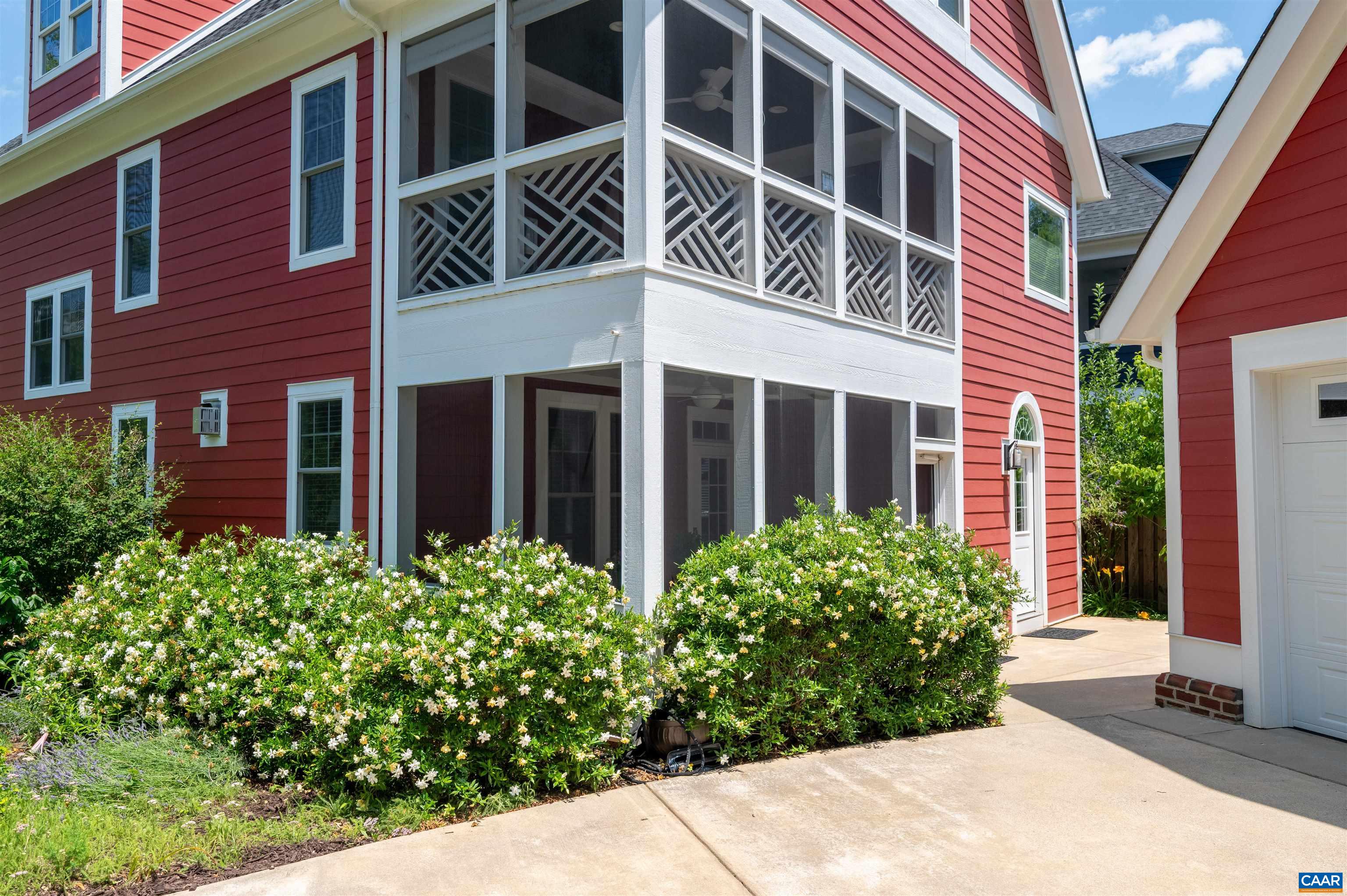 100 OAK LAWN DR