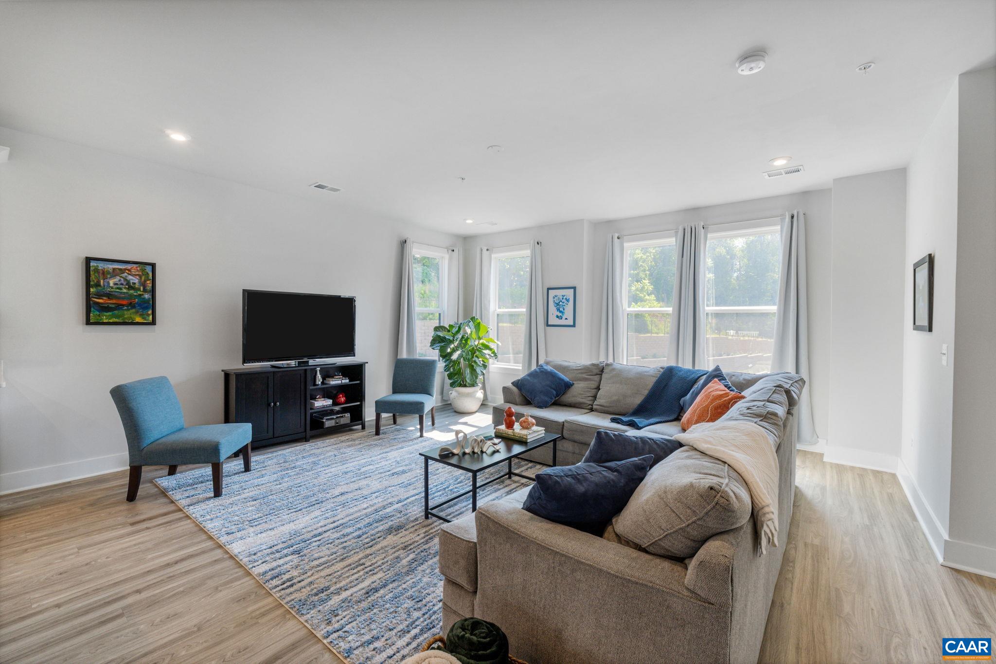 802 WESLEY LN Unit: B