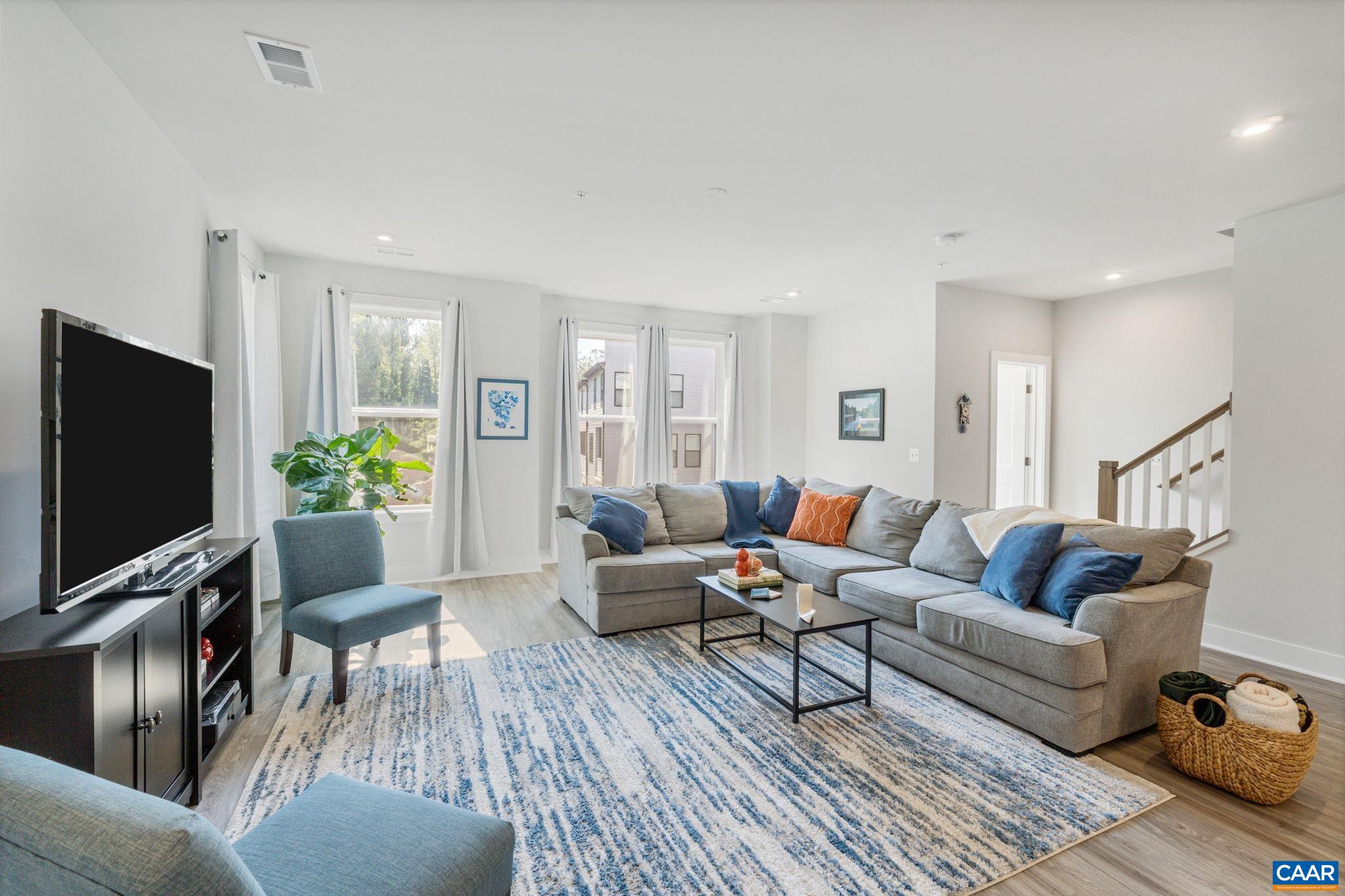 802 WESLEY LN Unit: B