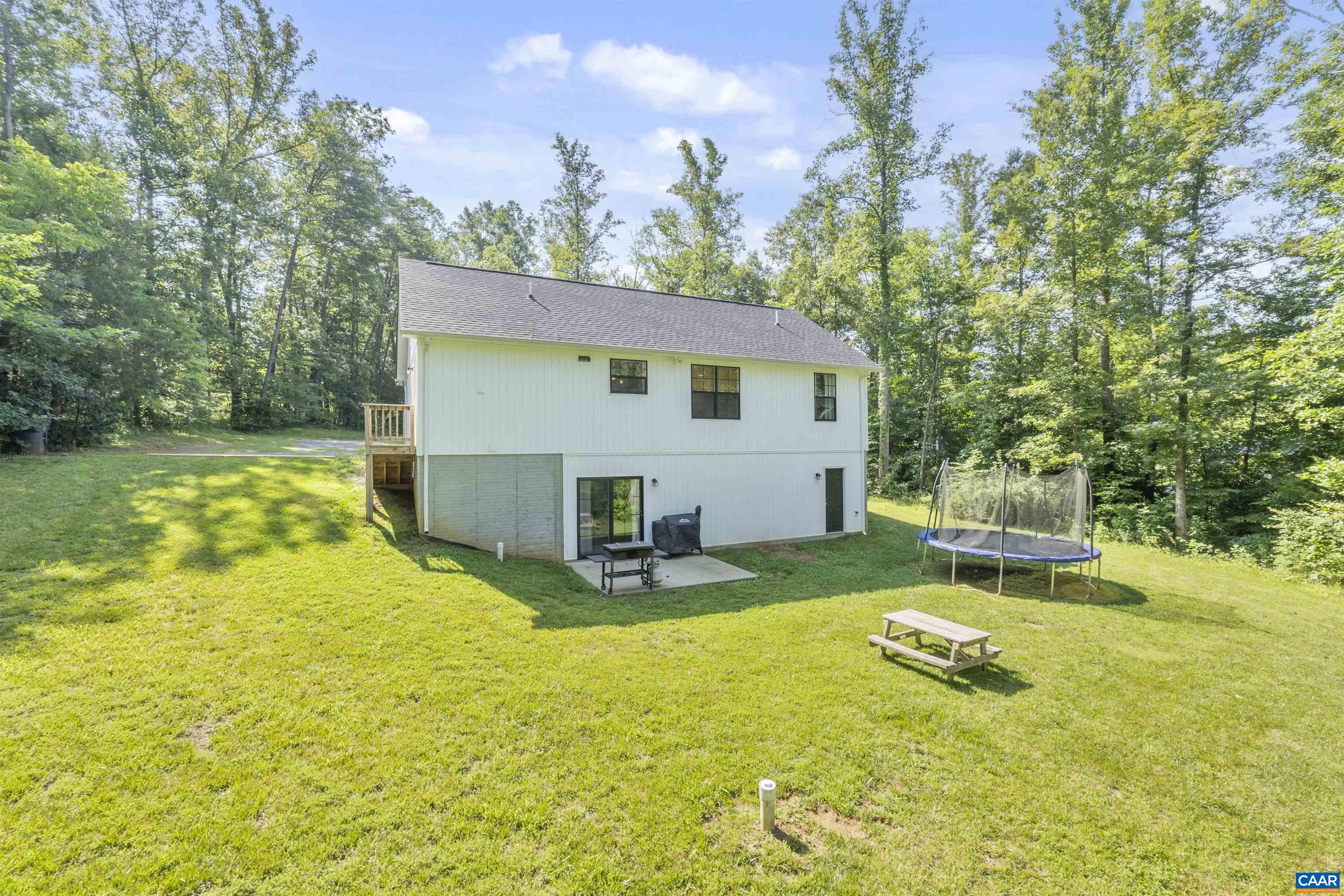 6516 ESMONT RD