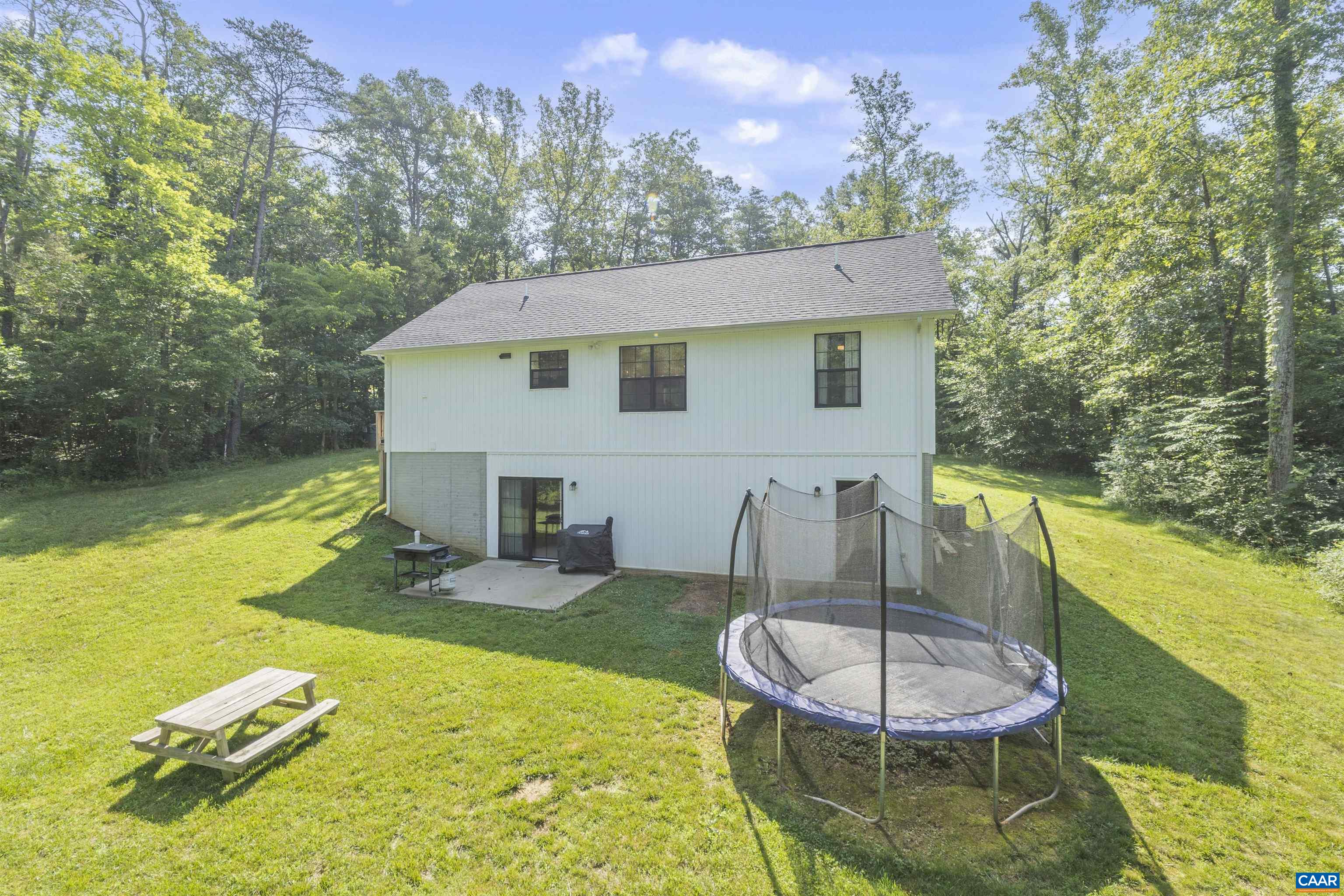 6516 ESMONT RD