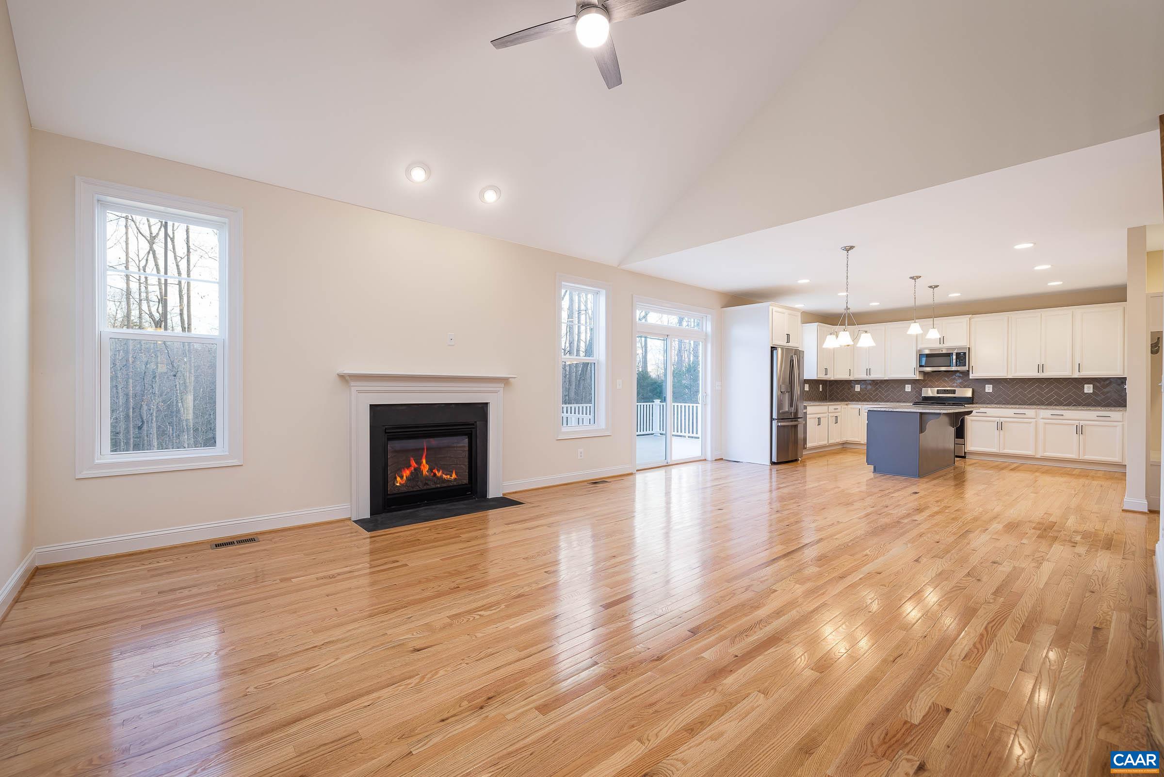 102 TIERNEY LN