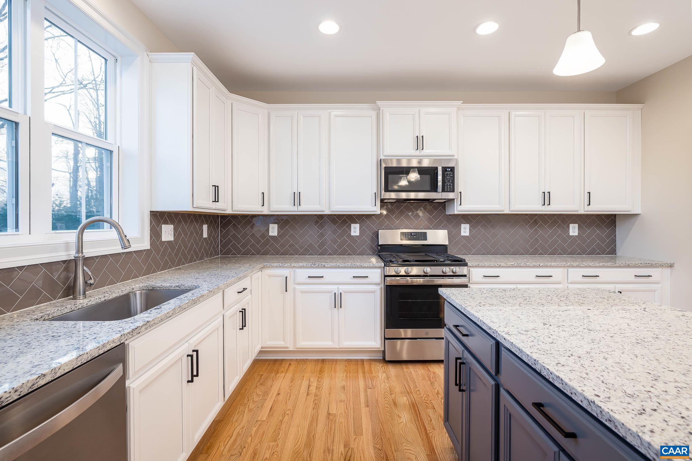 102 TIERNEY LN