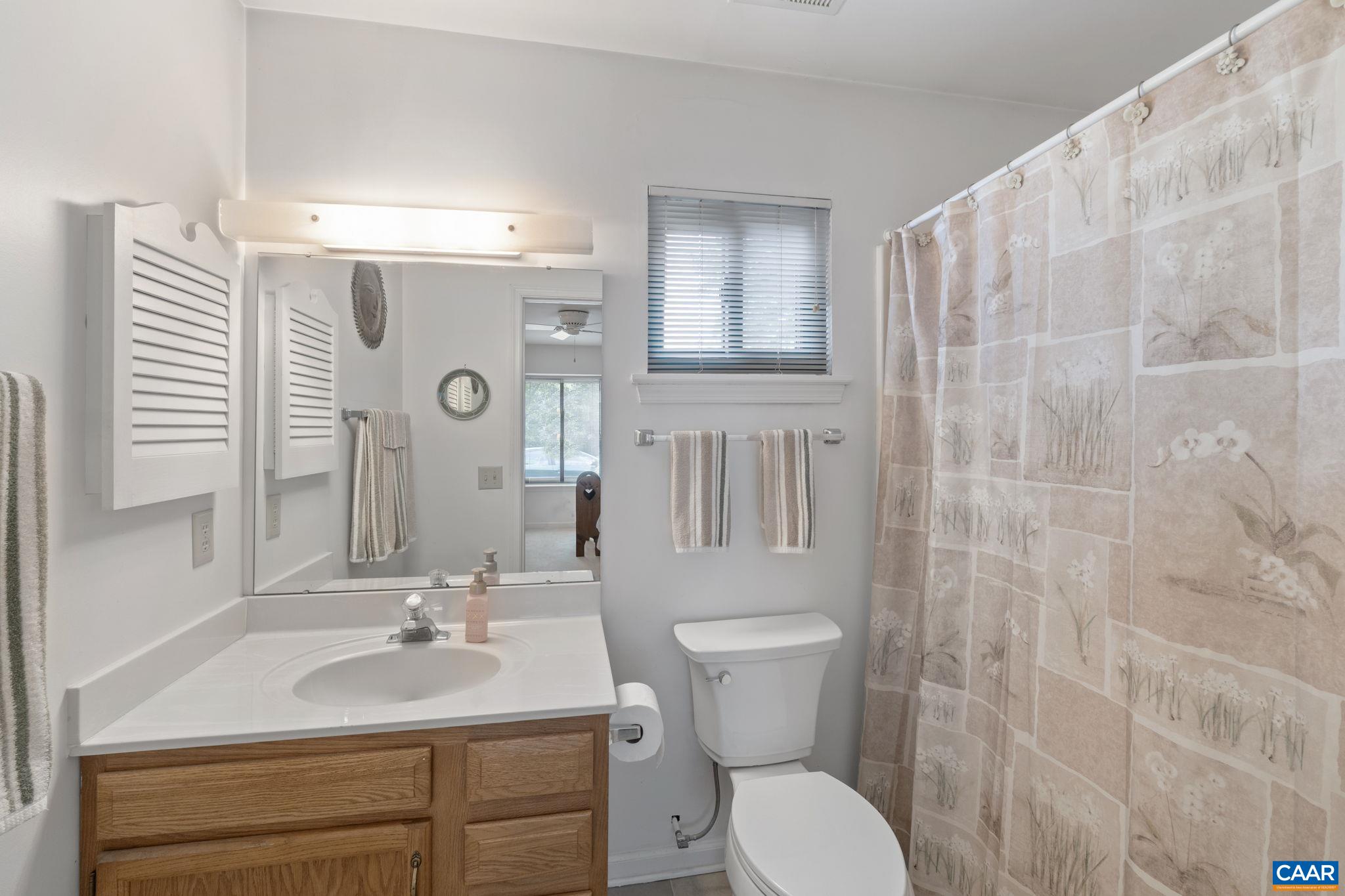 1043 AMBER RIDGE DR