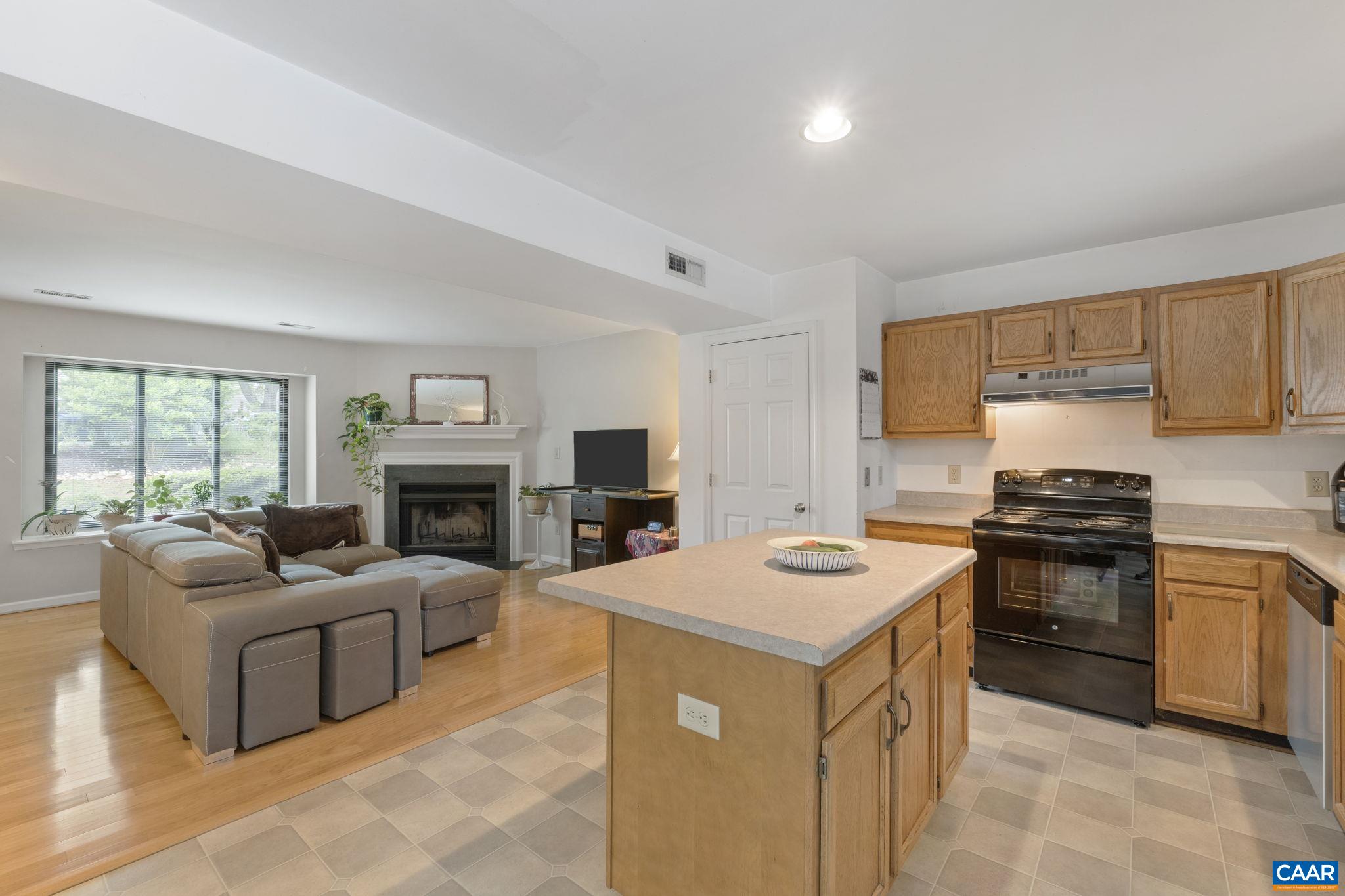 1043 AMBER RIDGE DR