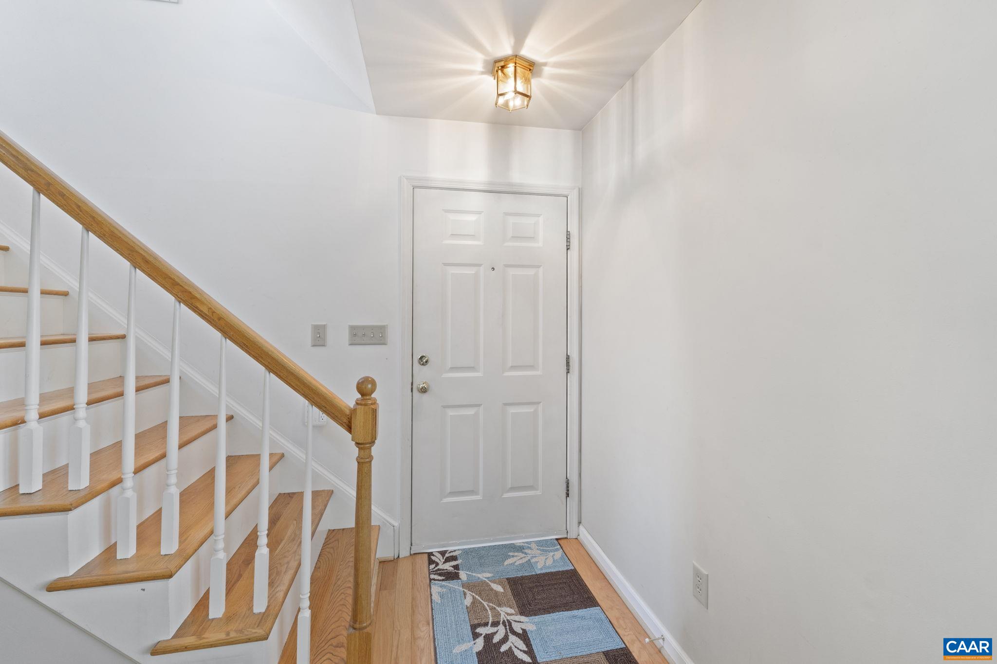 1043 AMBER RIDGE DR
