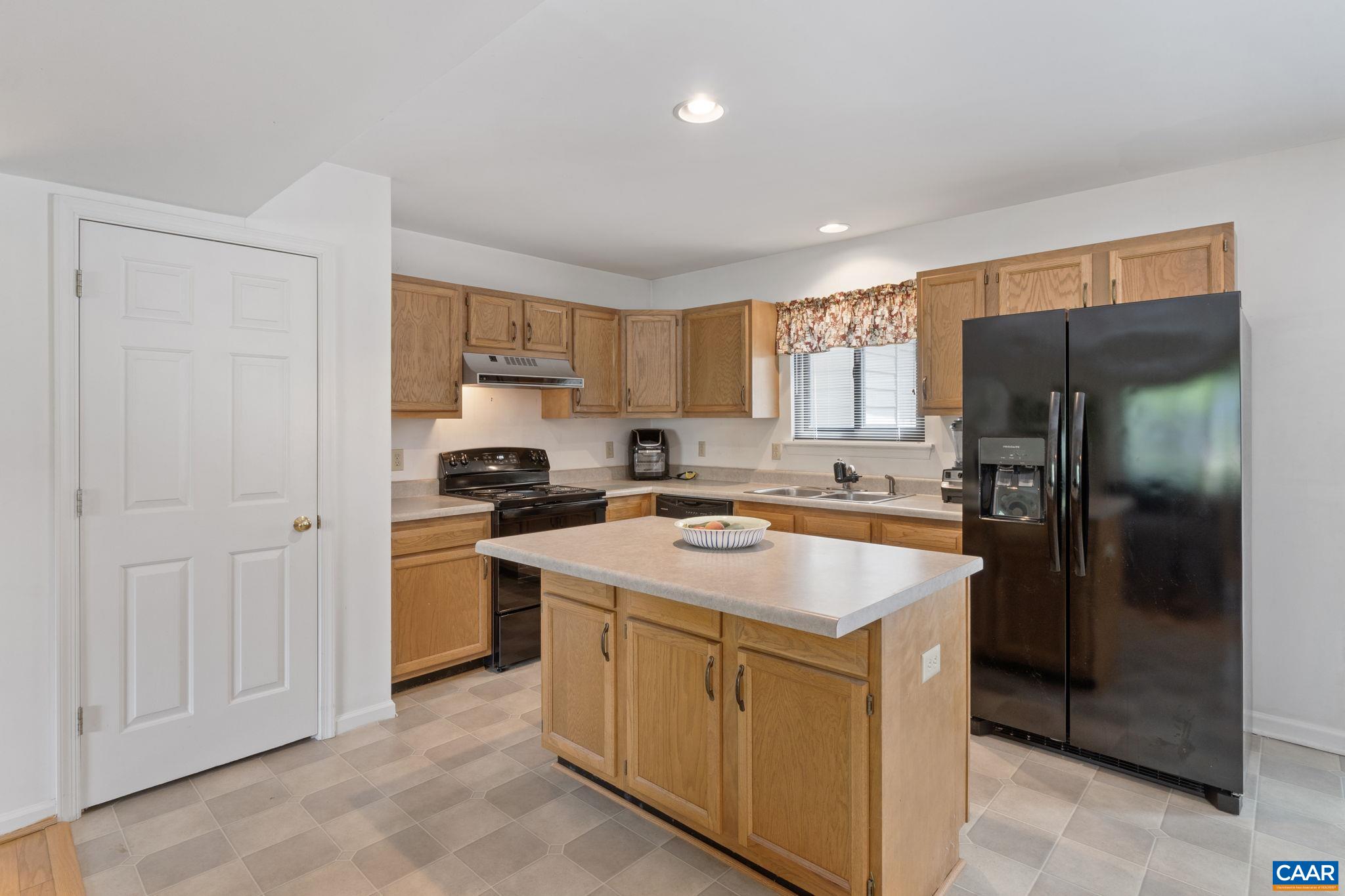 1043 AMBER RIDGE DR