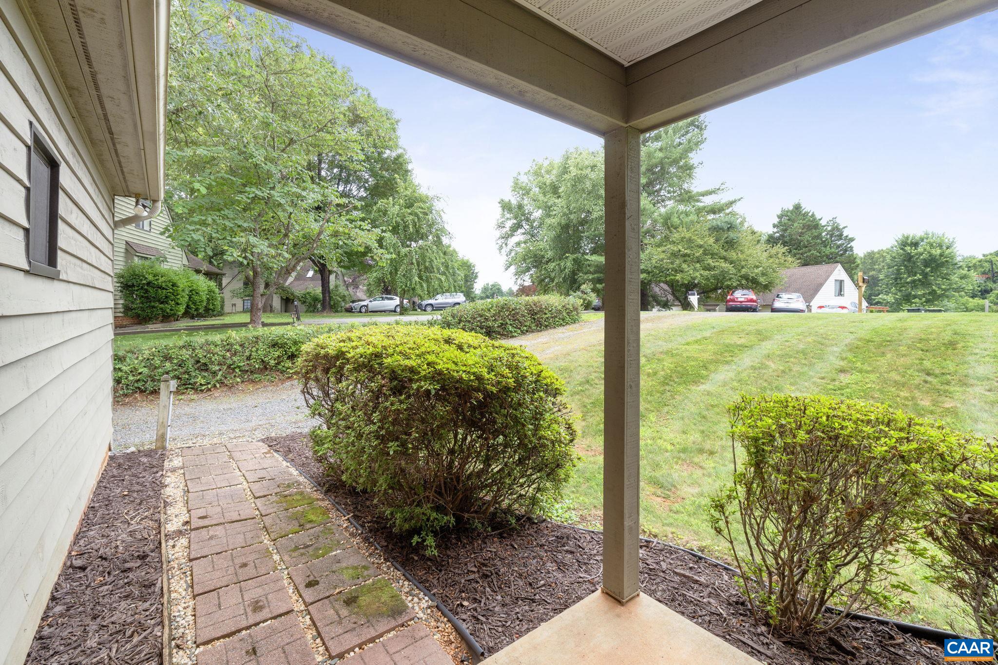1043 AMBER RIDGE DR