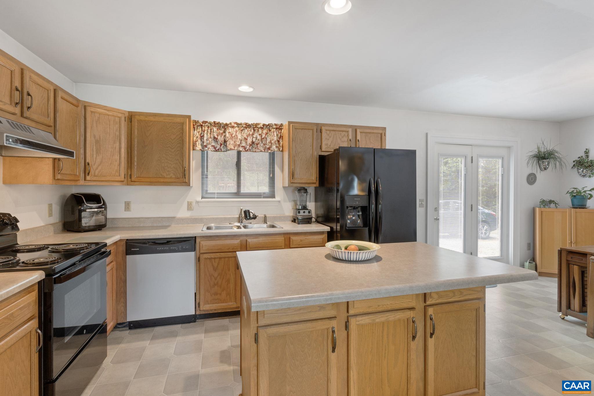 1043 AMBER RIDGE DR