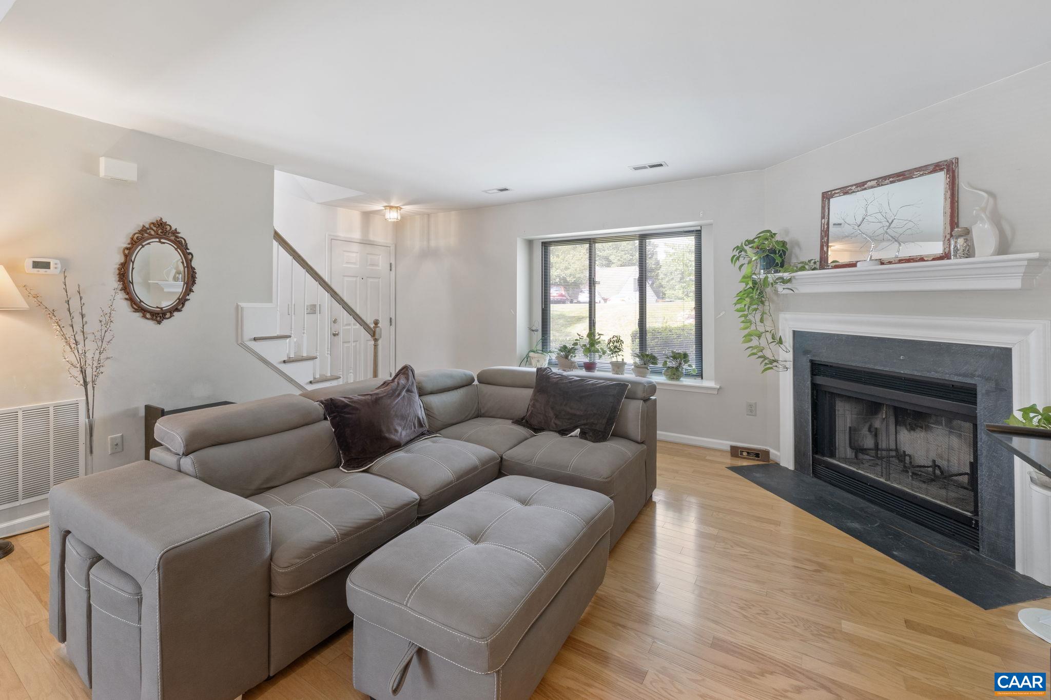 1043 AMBER RIDGE DR