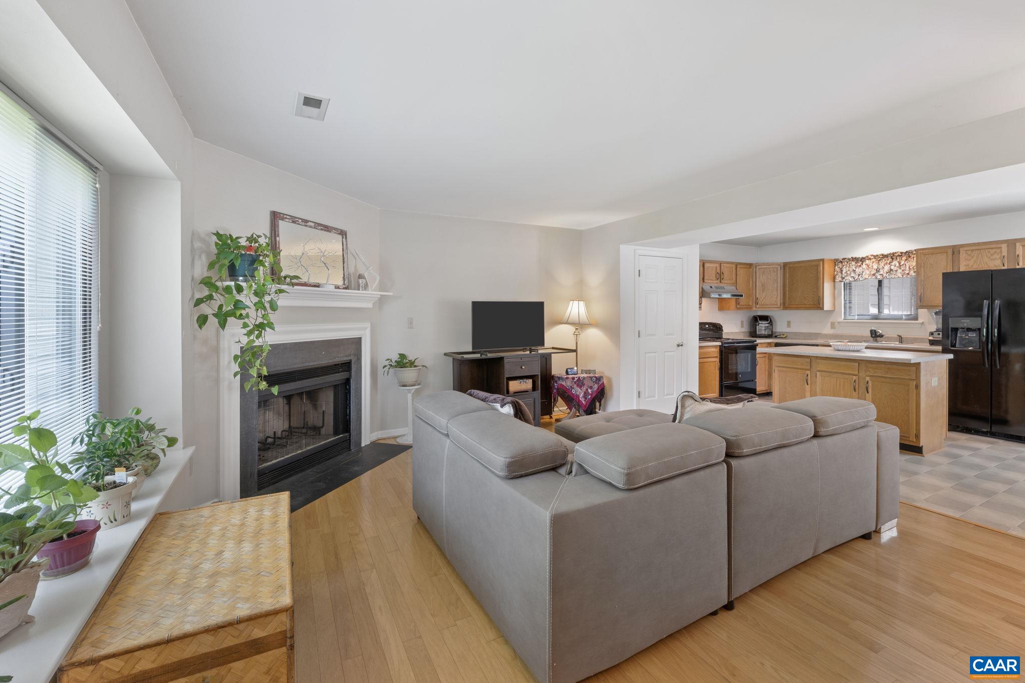 1043 AMBER RIDGE DR