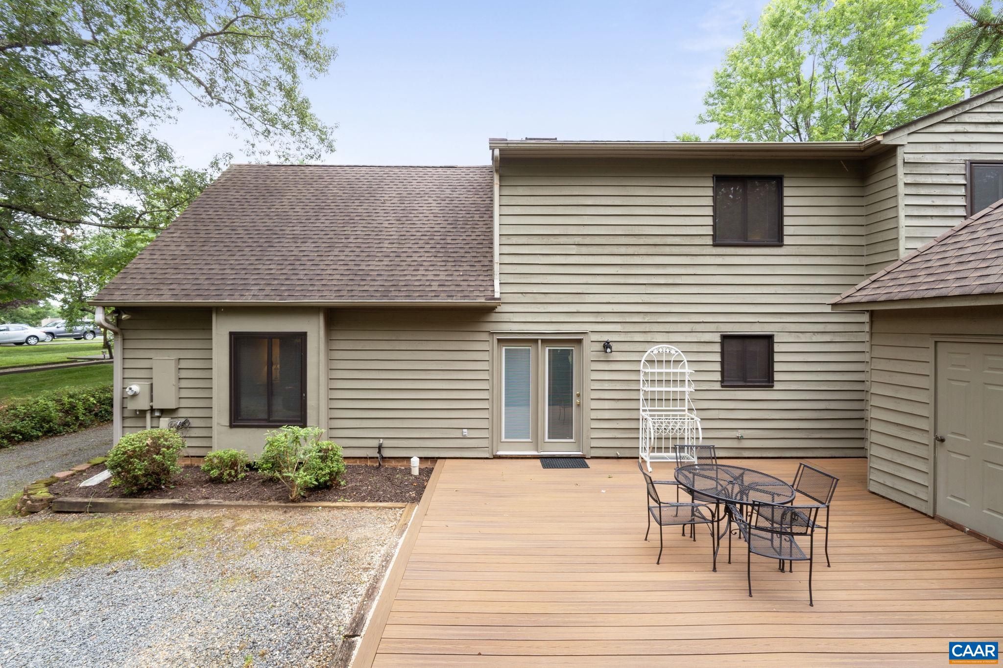 1043 AMBER RIDGE DR