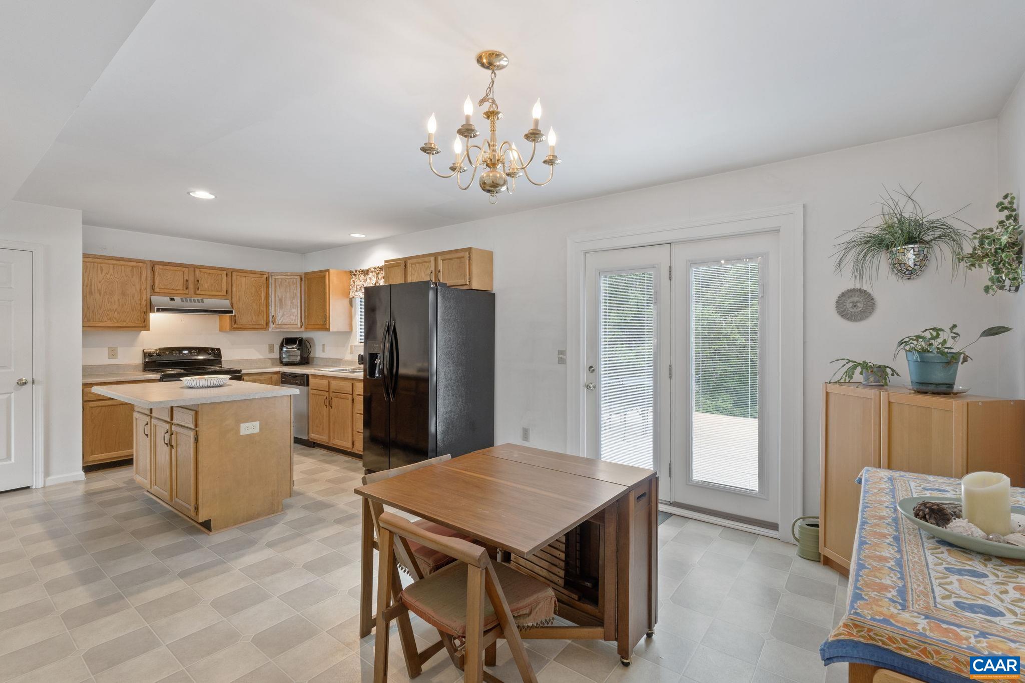 1043 AMBER RIDGE DR
