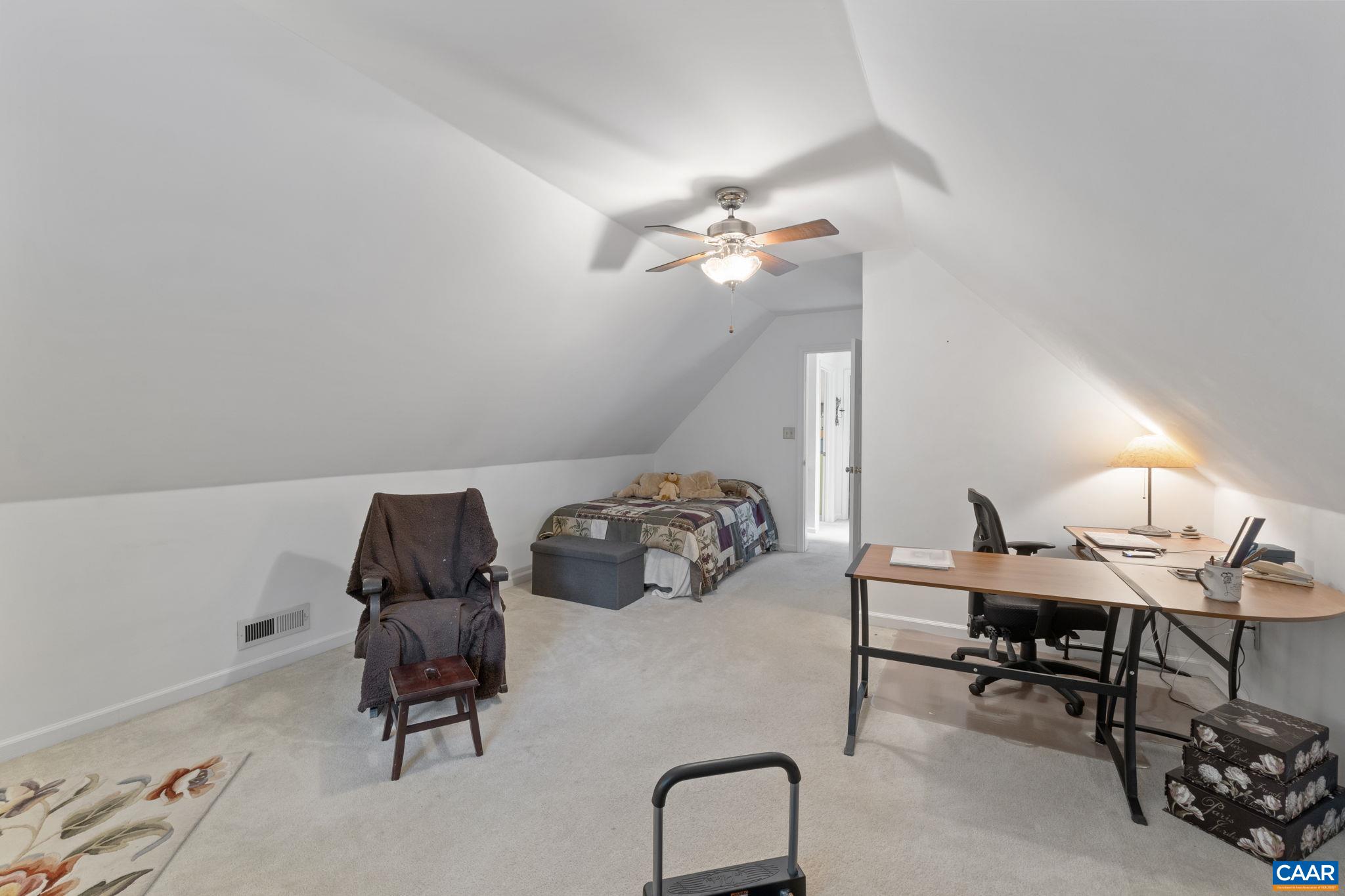 1043 AMBER RIDGE DR