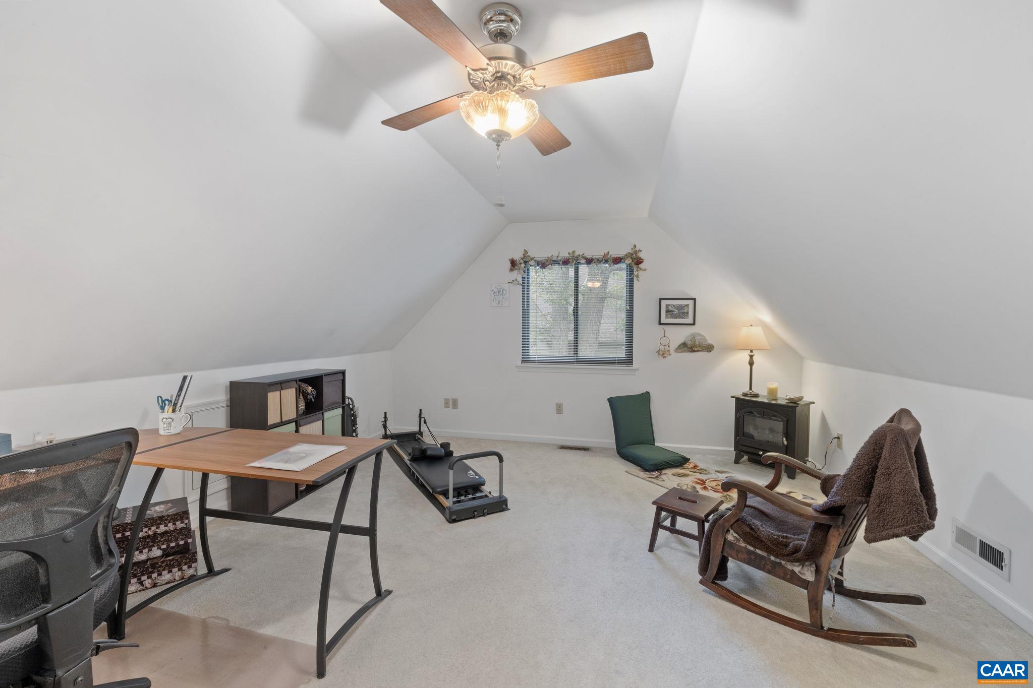 1043 AMBER RIDGE DR