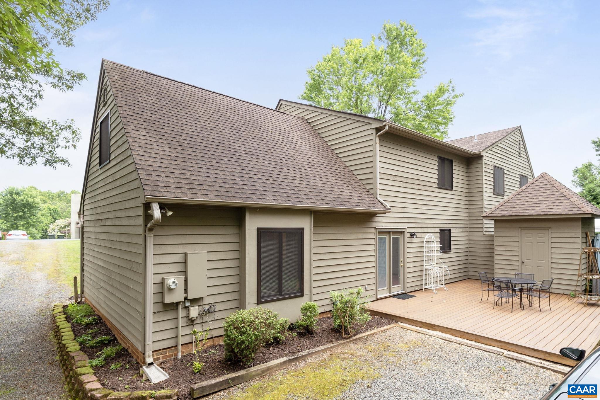 1043 AMBER RIDGE DR