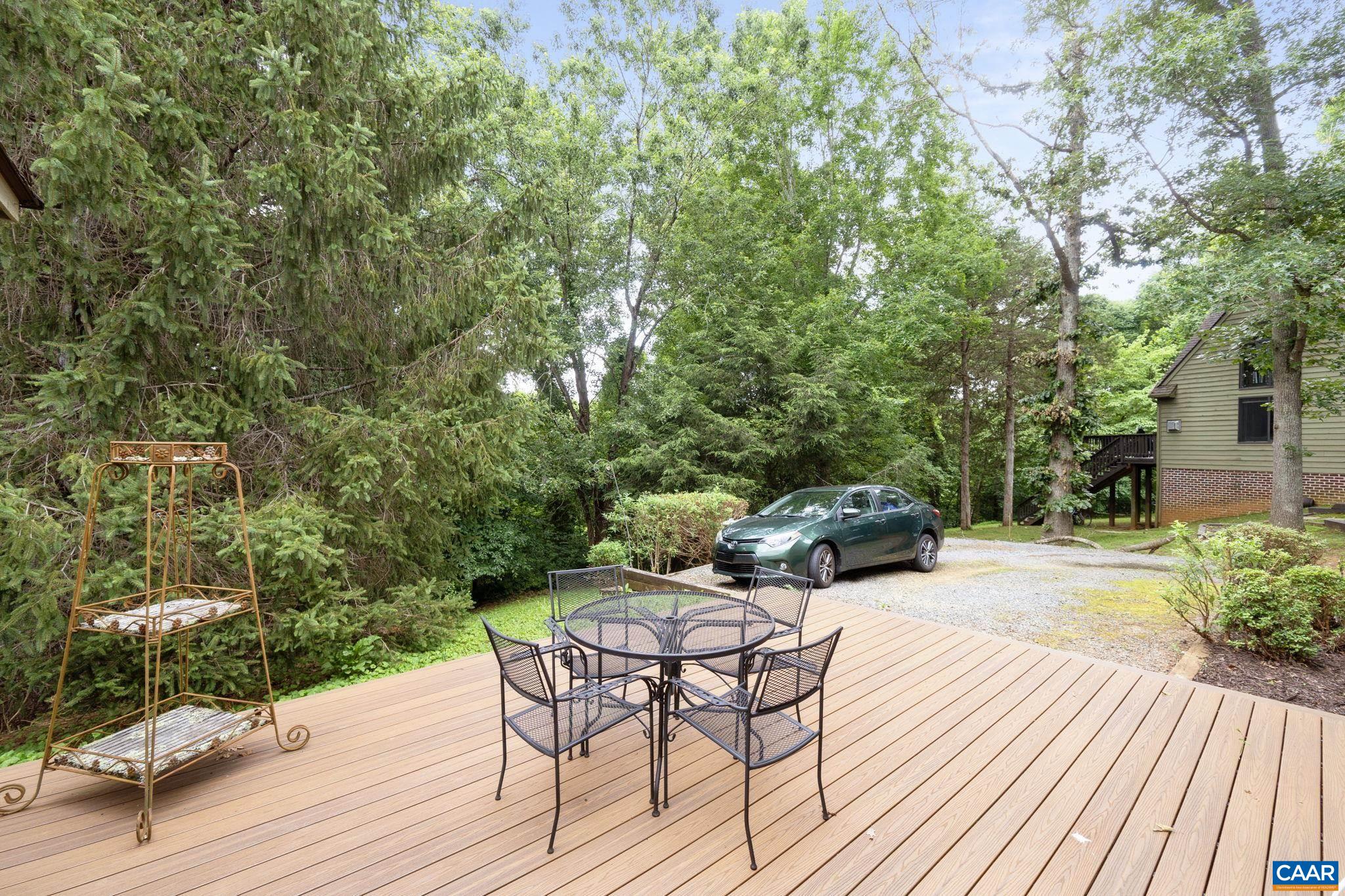 1043 AMBER RIDGE DR