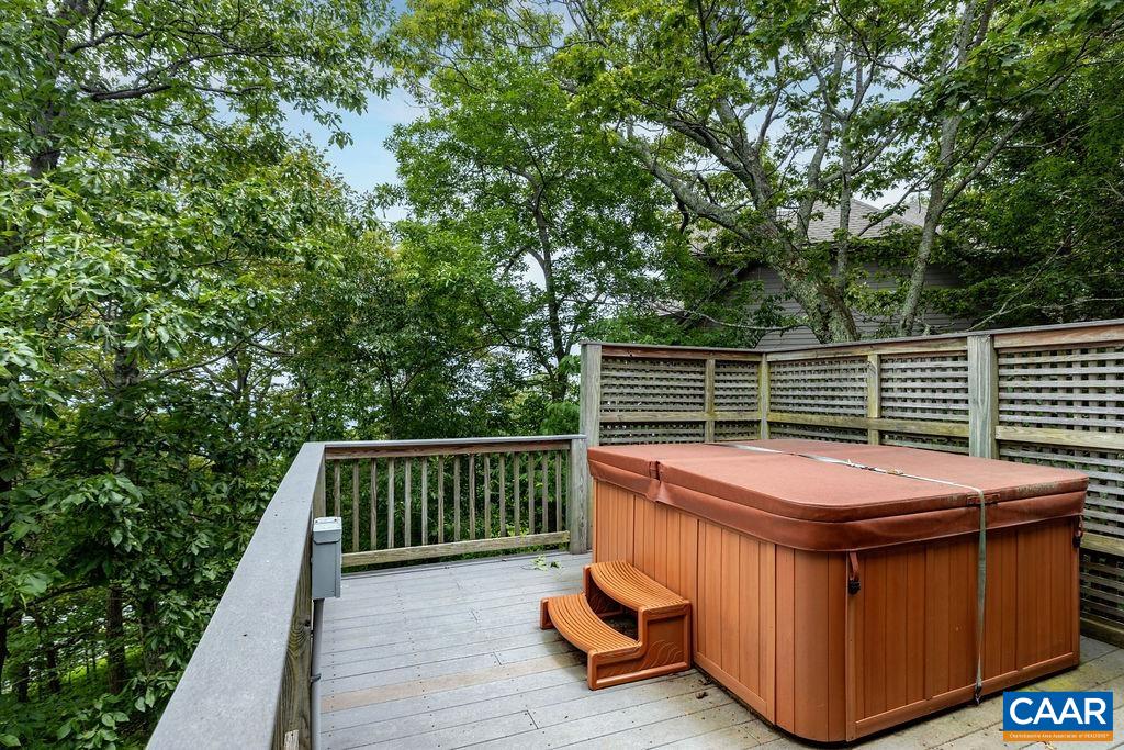 43 KNOB HILL PL